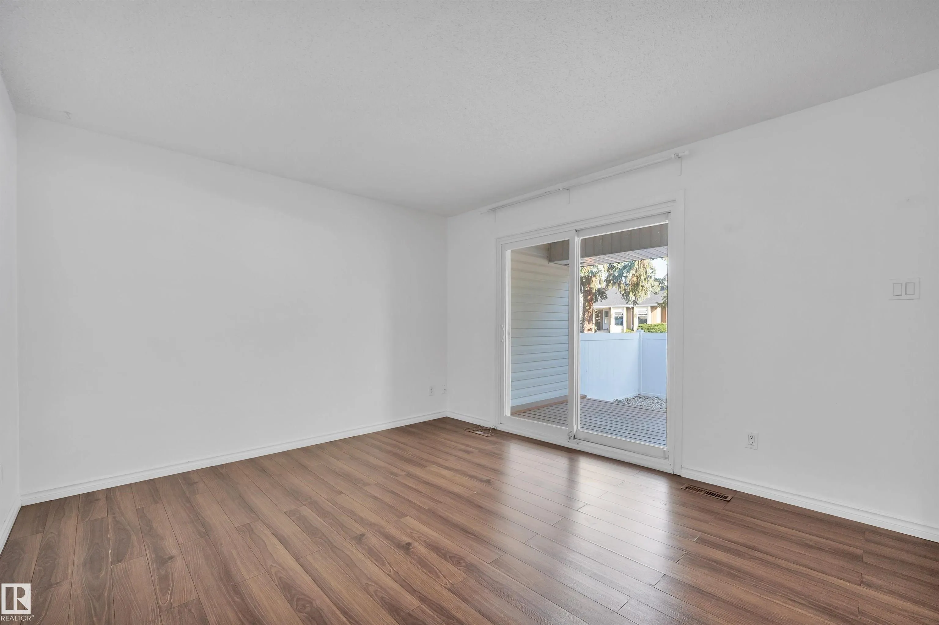 60 WOODVALE Village