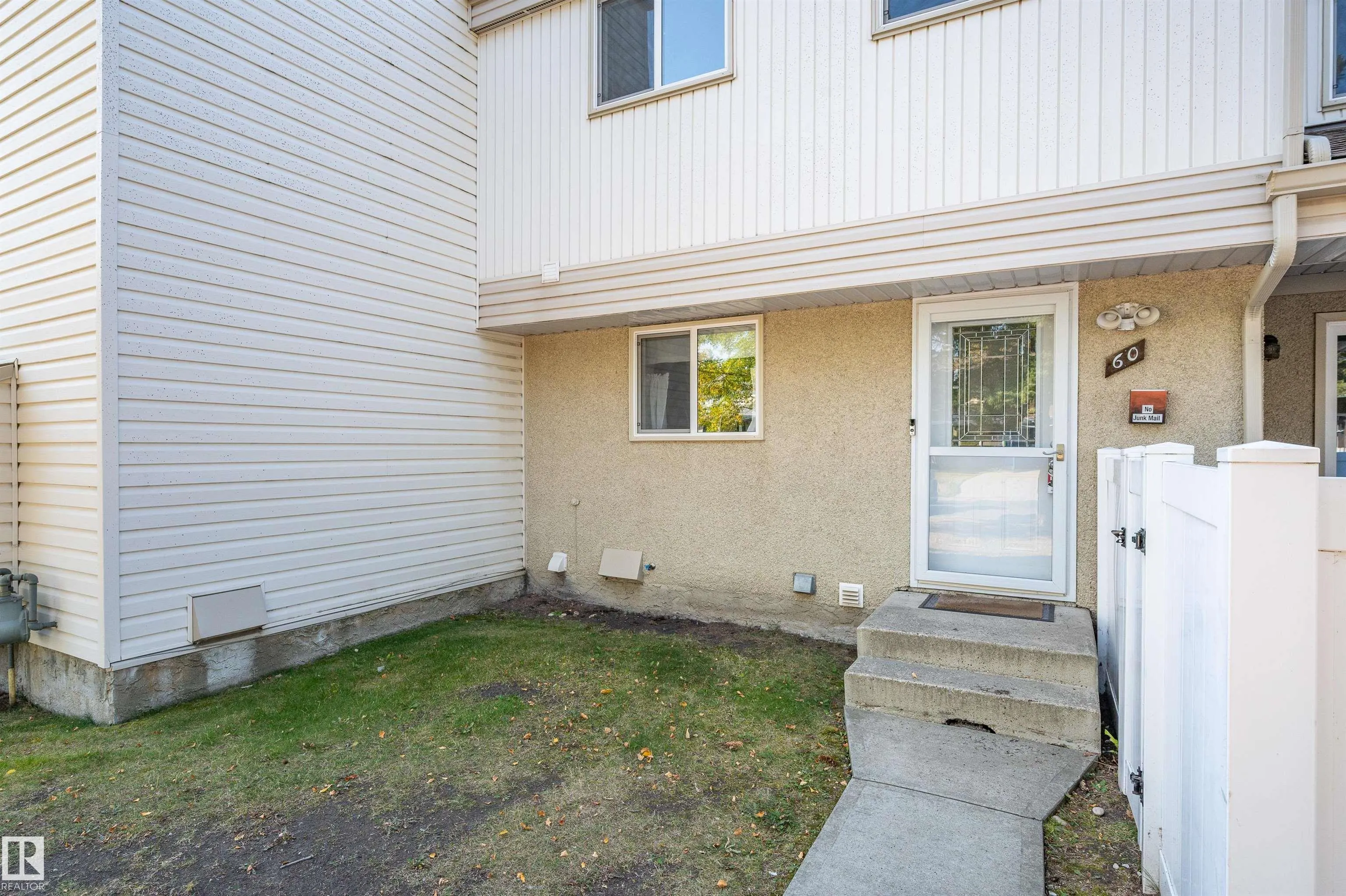 60 WOODVALE Village