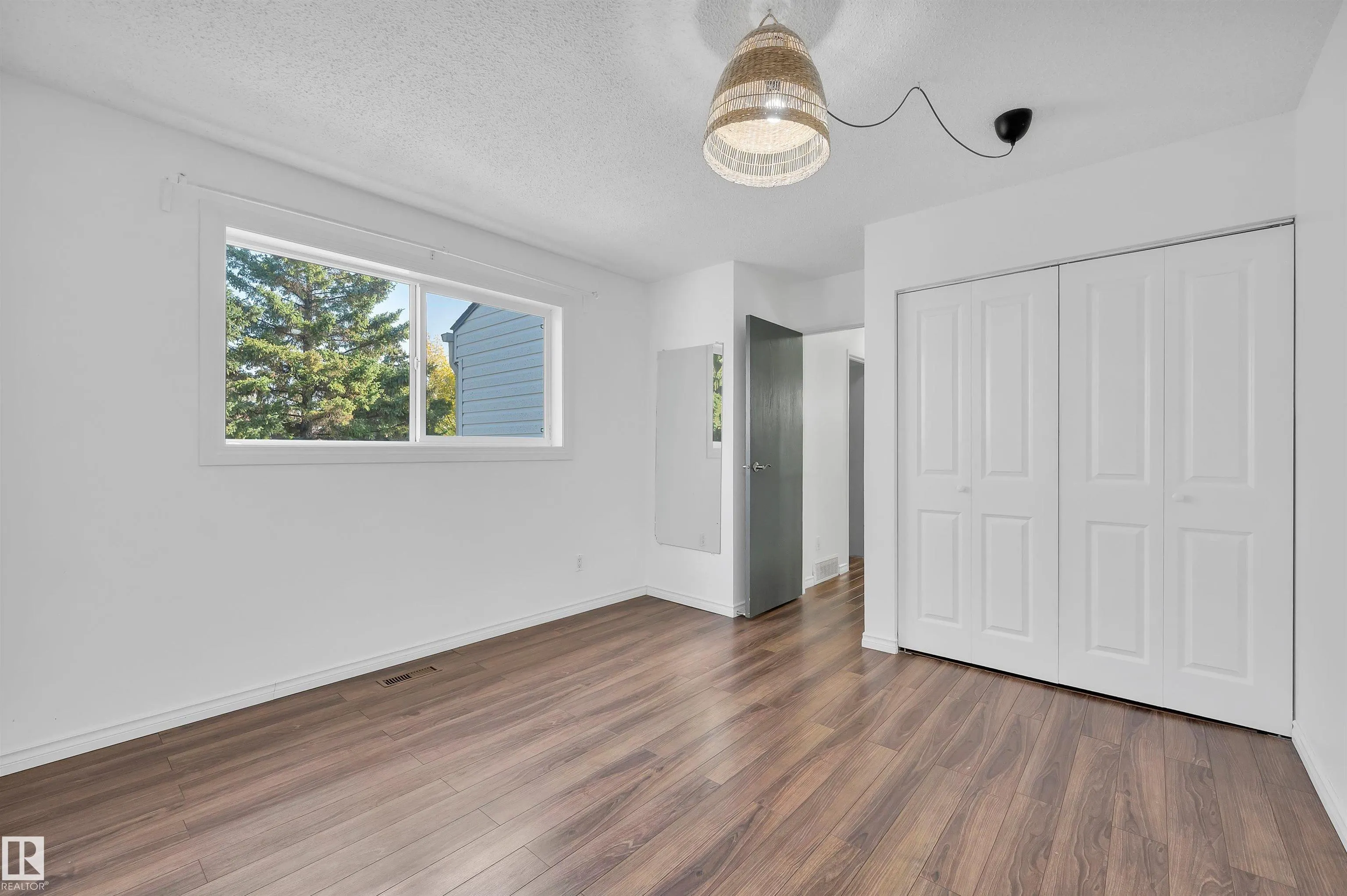 60 WOODVALE Village