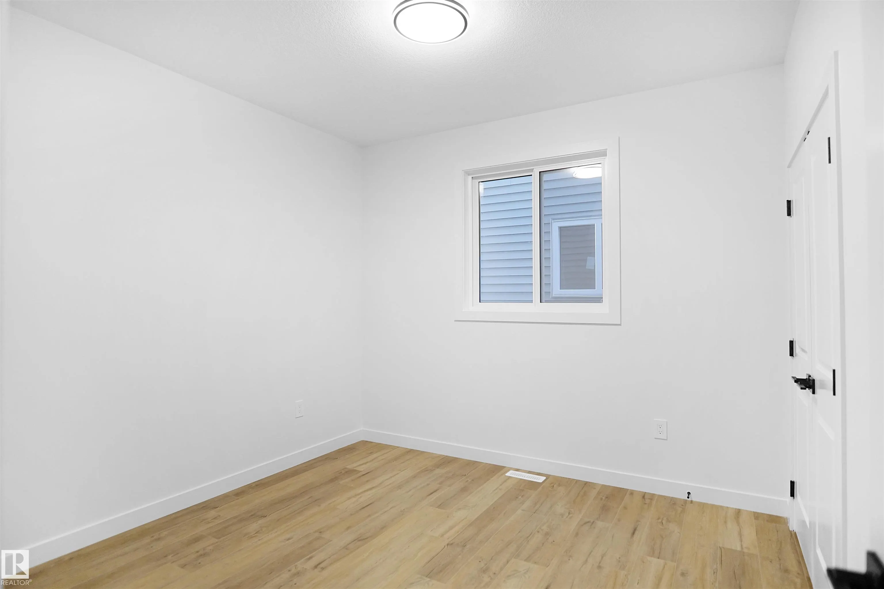 17 AXELWOOD CRESCENT