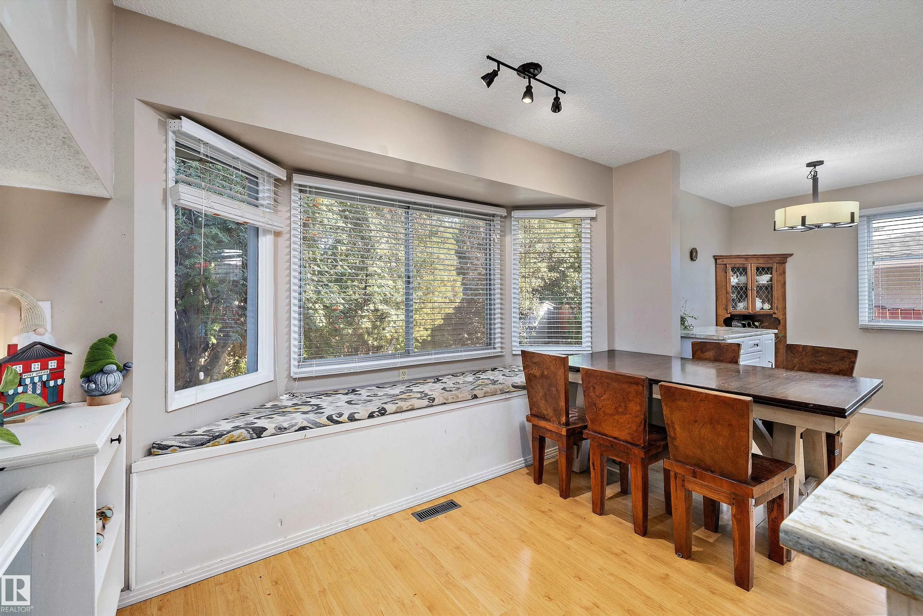 1456 KNOTTWOOD Road