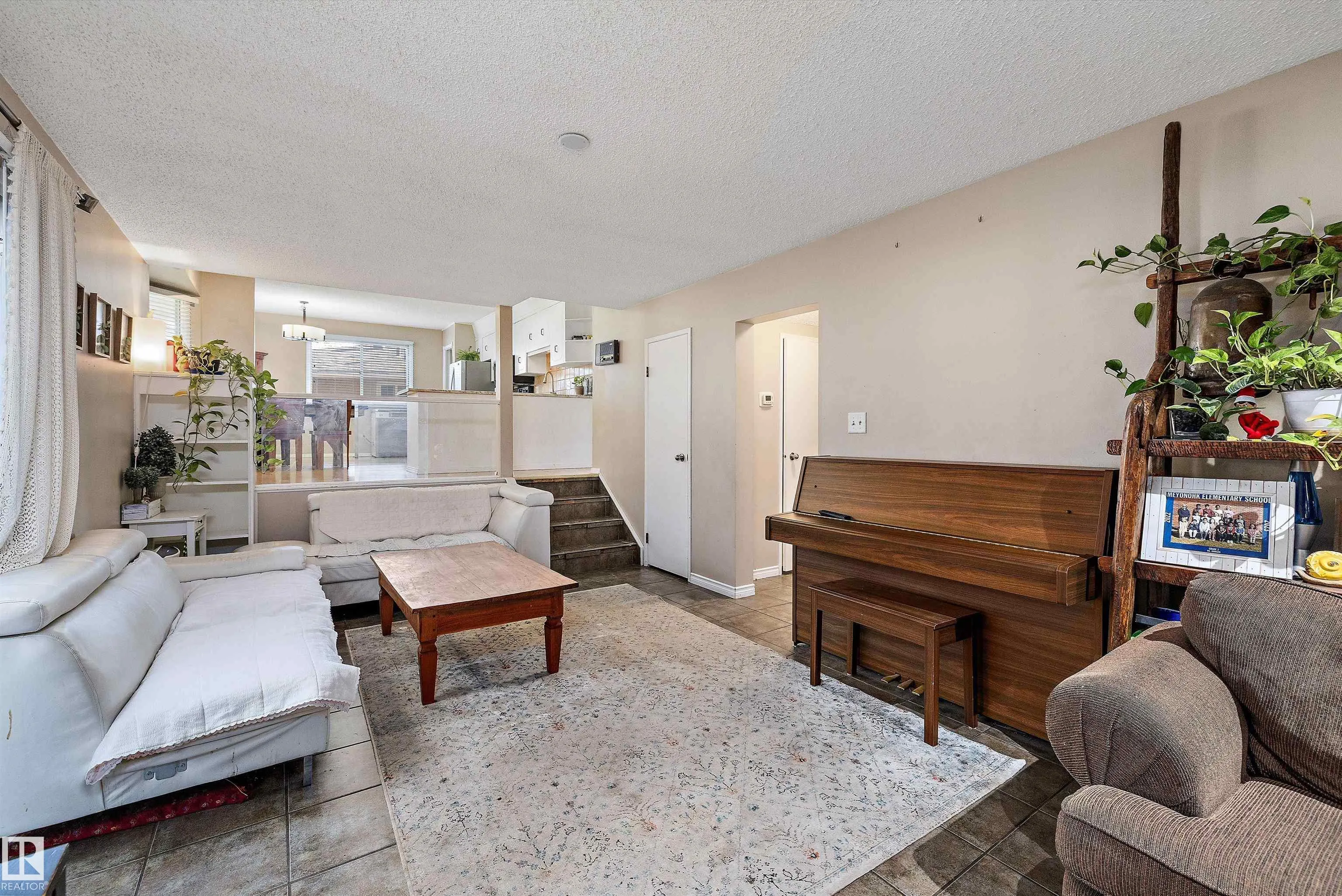 1456 KNOTTWOOD Road
