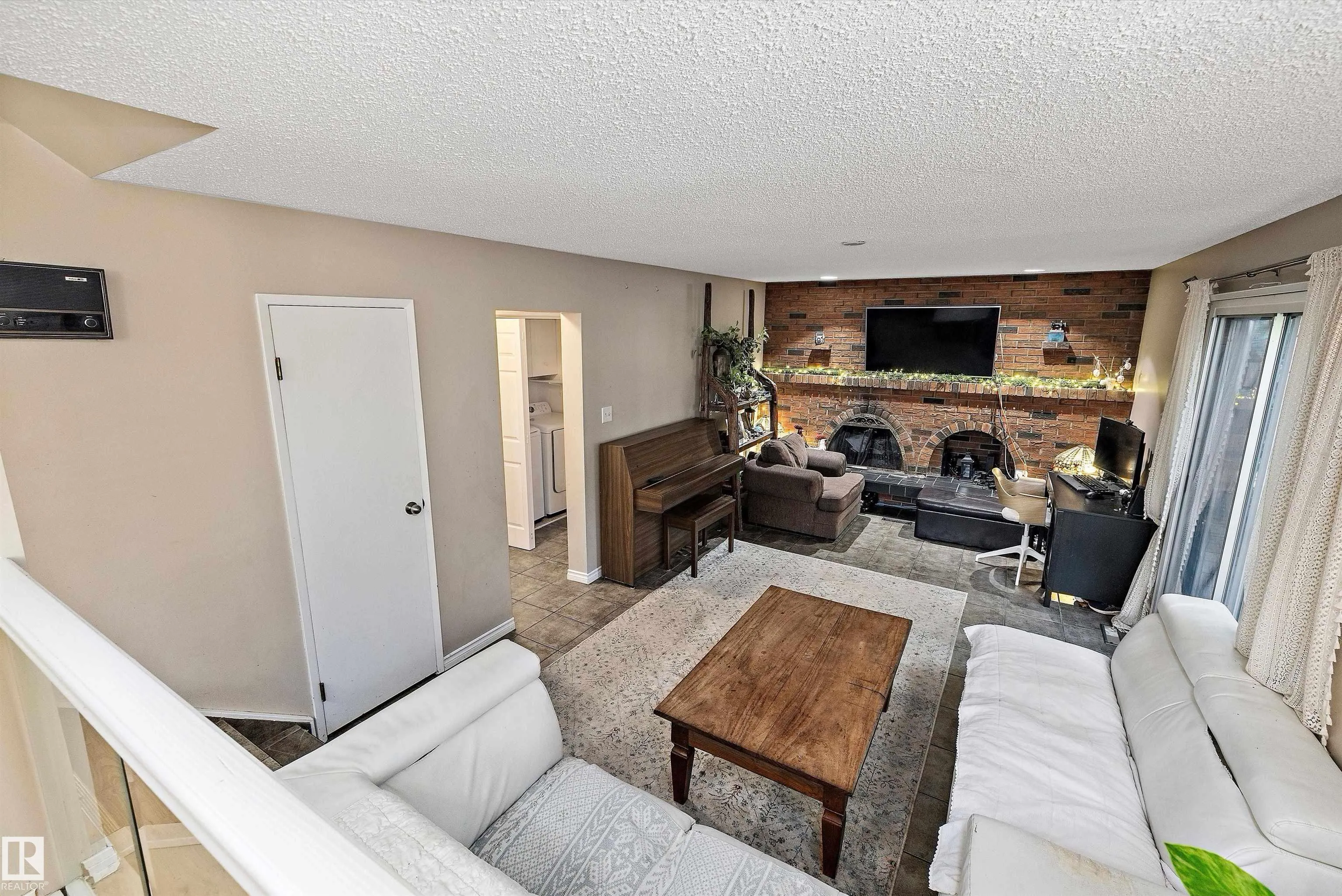 1456 KNOTTWOOD Road