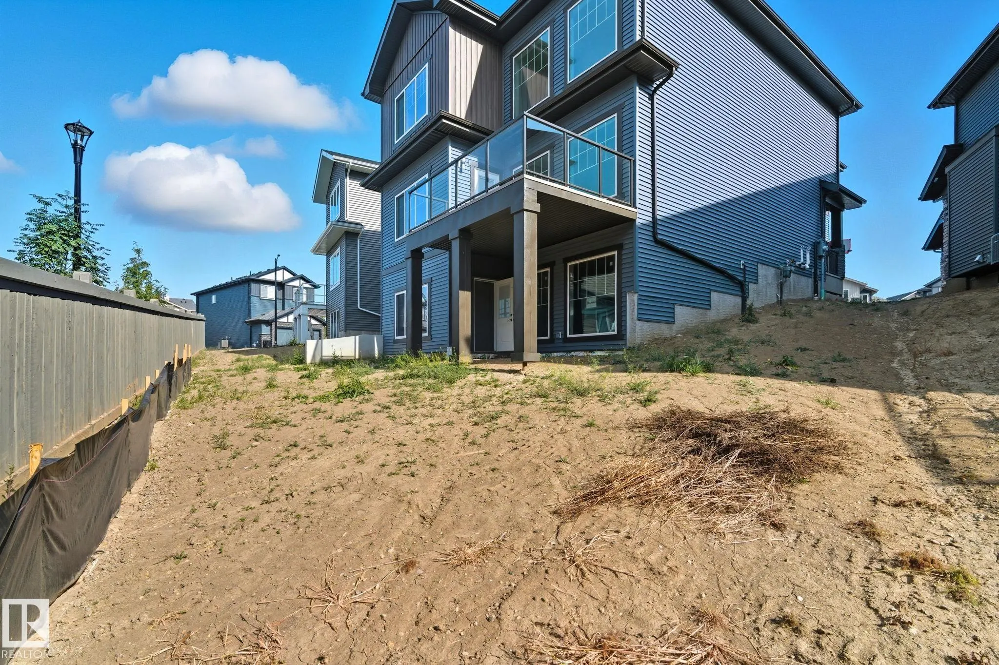 1133 GYRFALCON Crescent