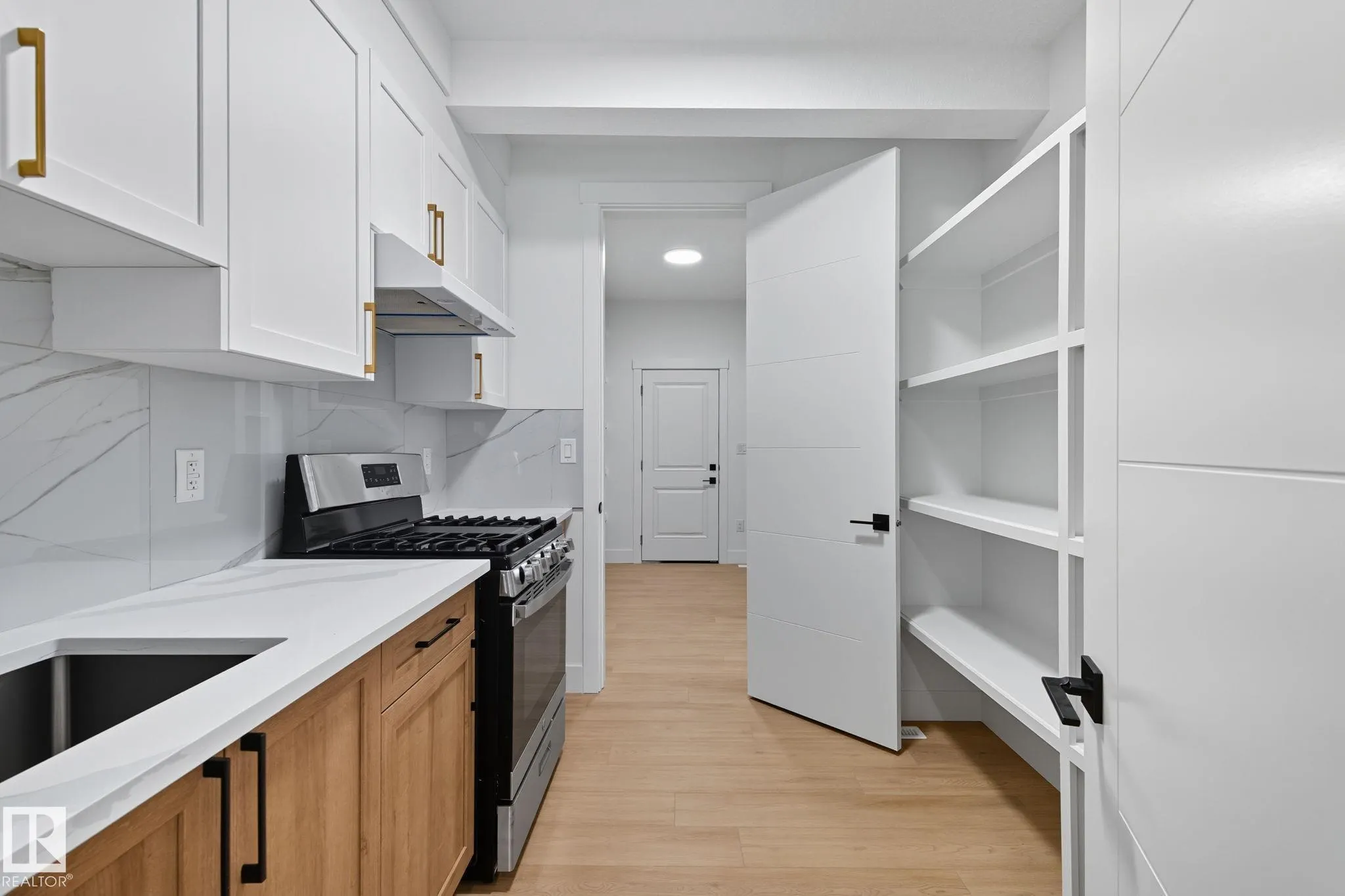 1133 GYRFALCON Crescent