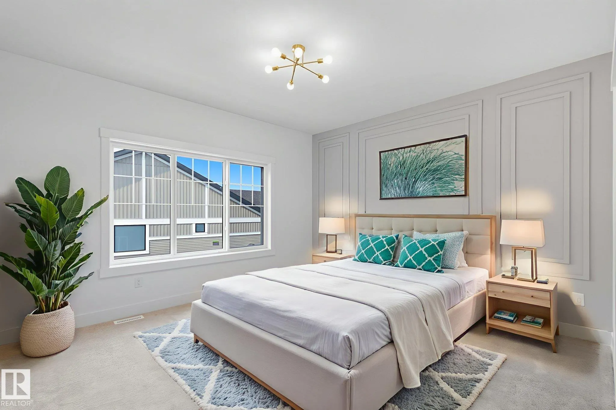 1133 GYRFALCON Crescent