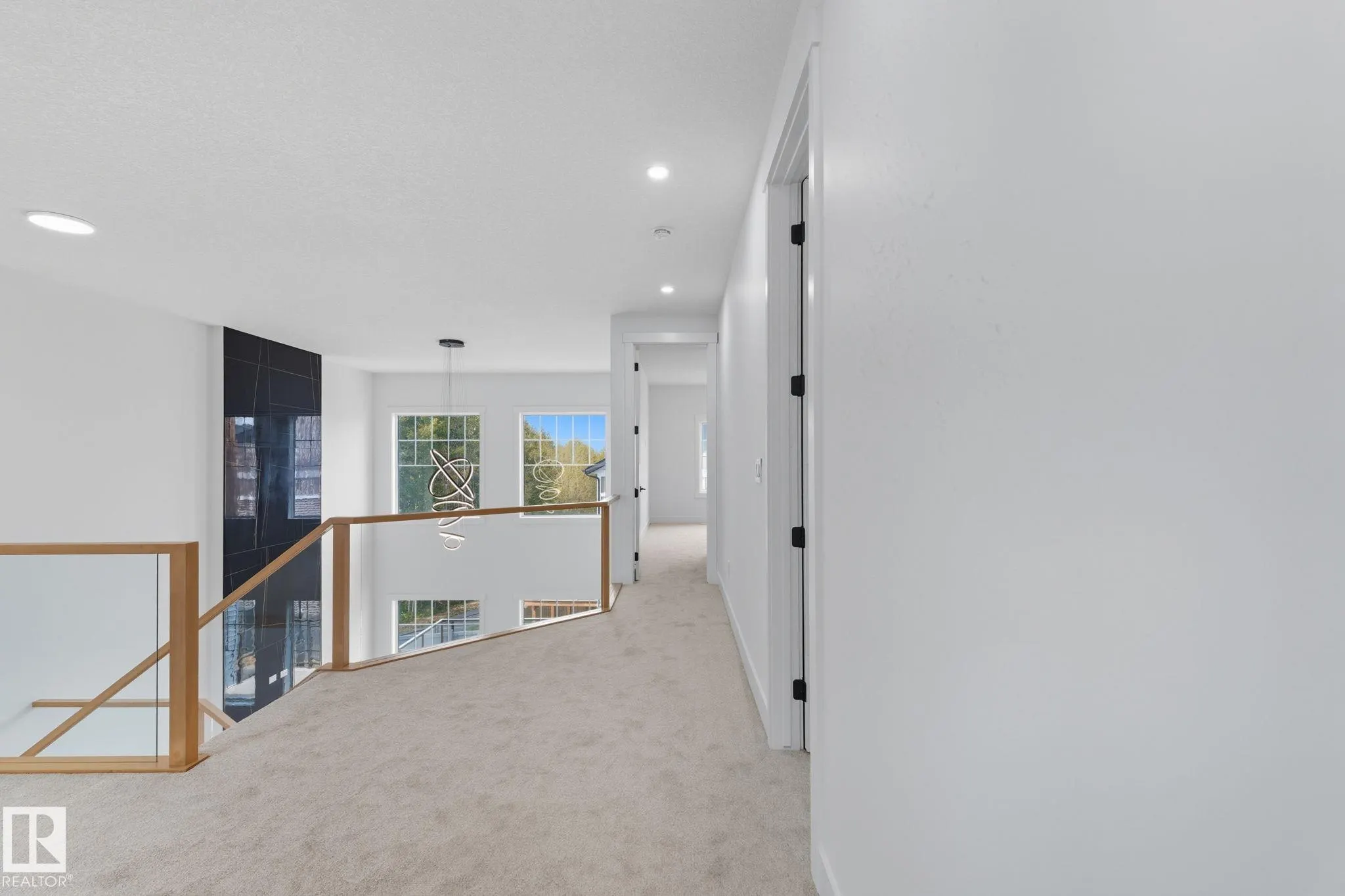 1133 GYRFALCON Crescent