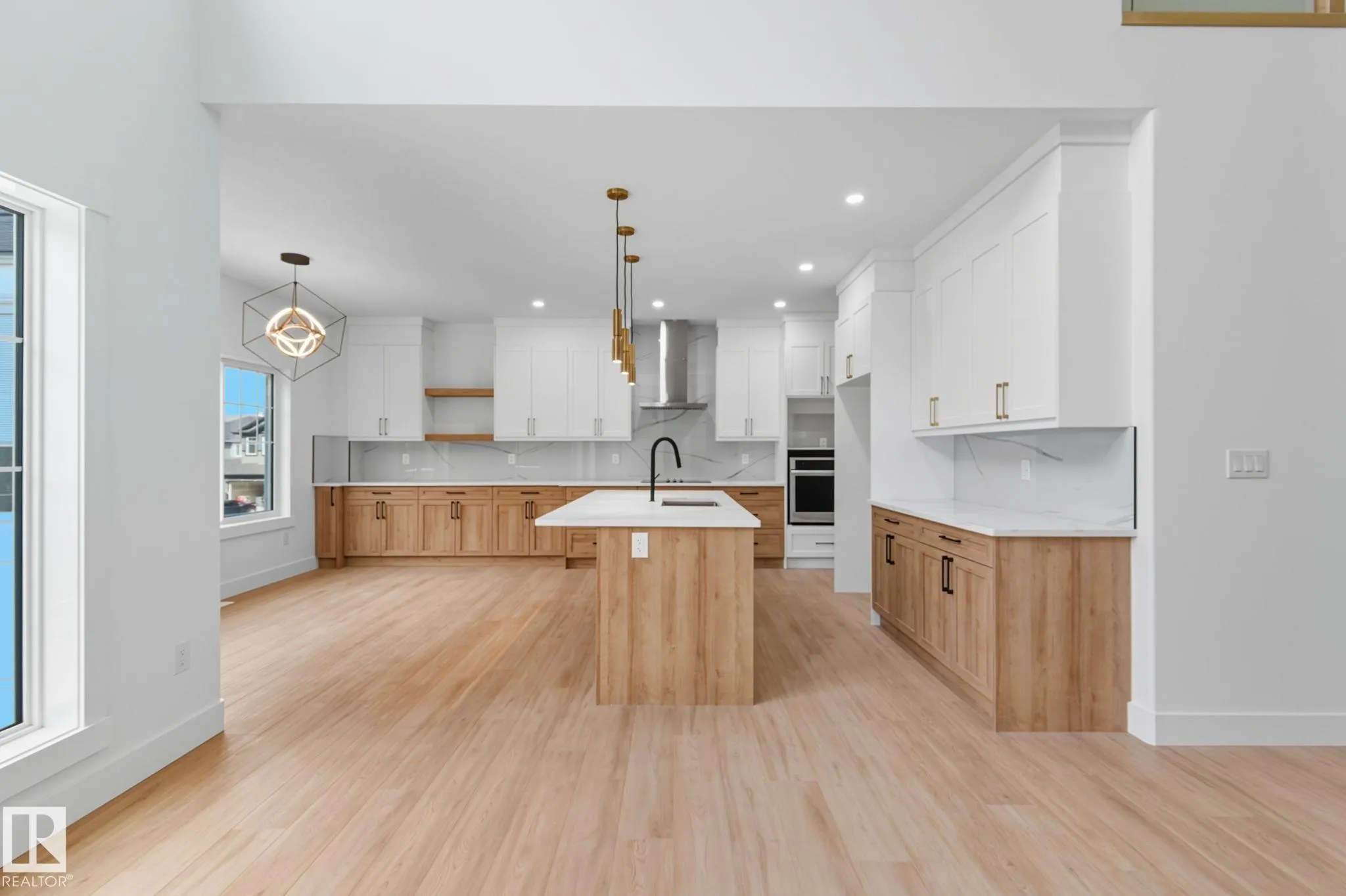 1133 GYRFALCON Crescent