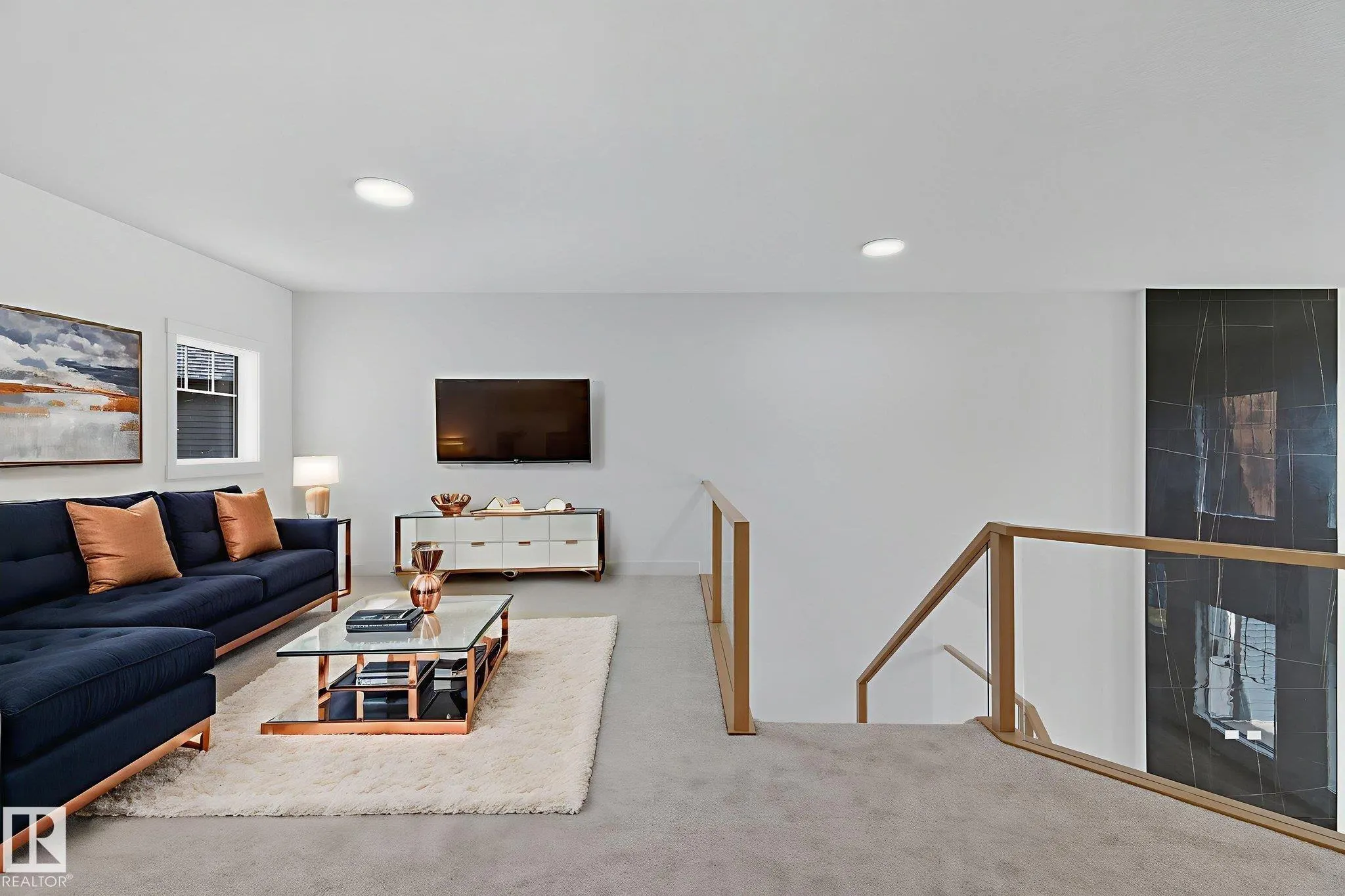 1133 GYRFALCON Crescent