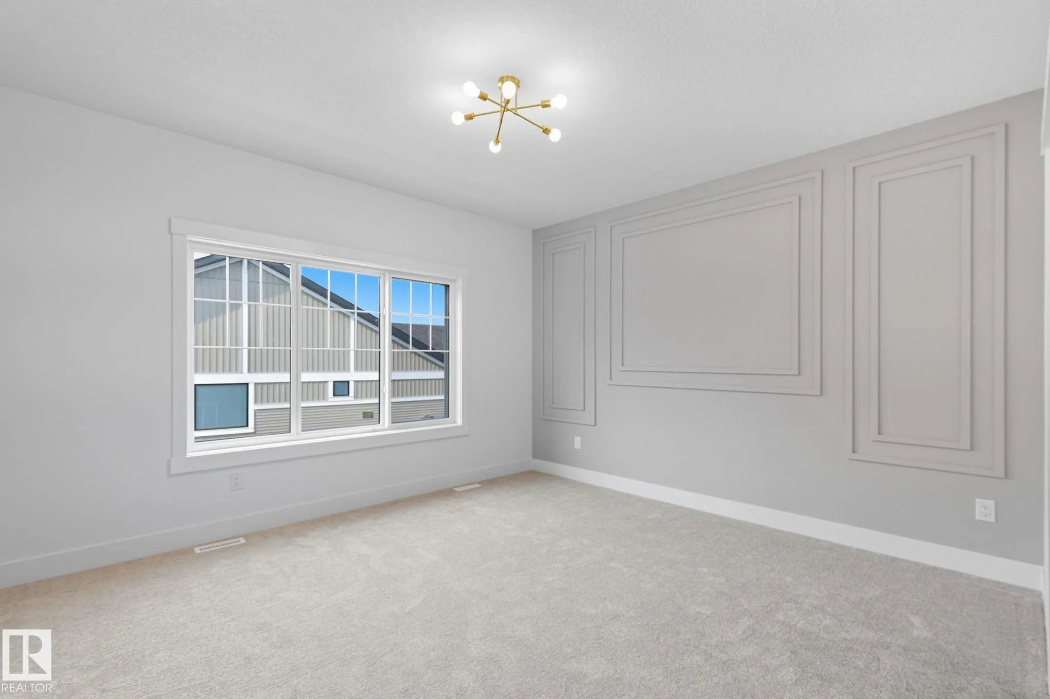1133 GYRFALCON Crescent