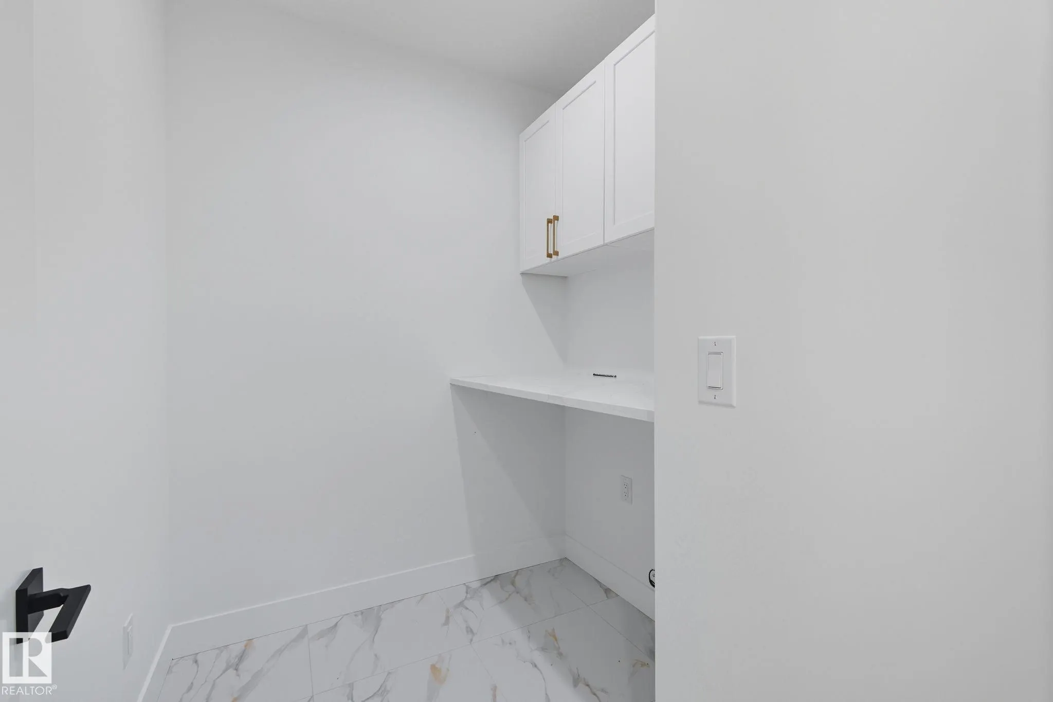 1133 GYRFALCON Crescent
