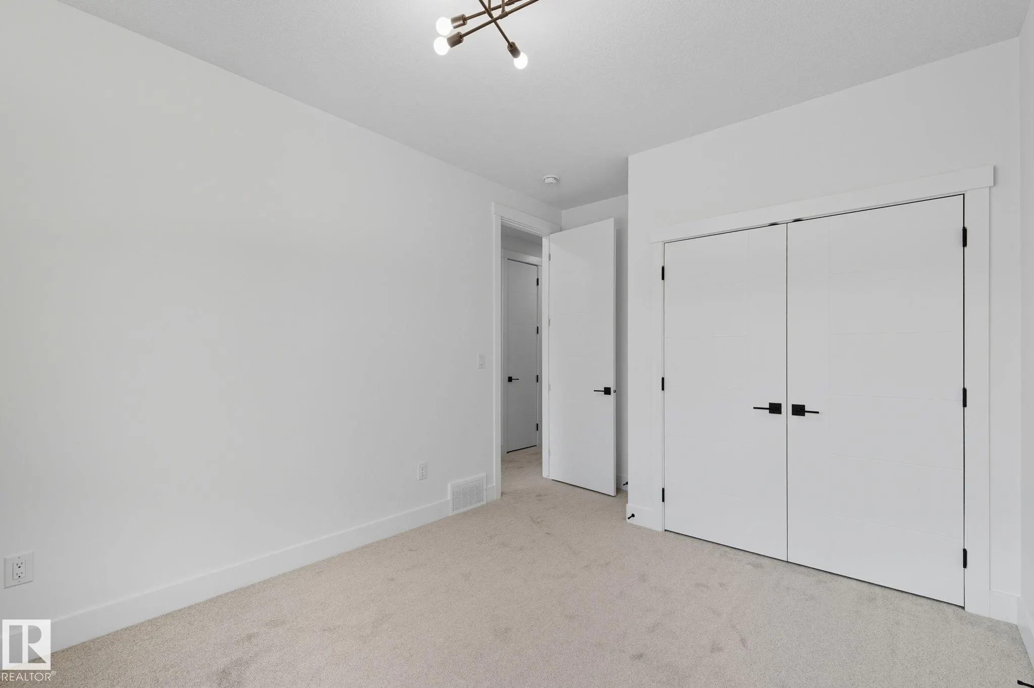 1133 GYRFALCON Crescent