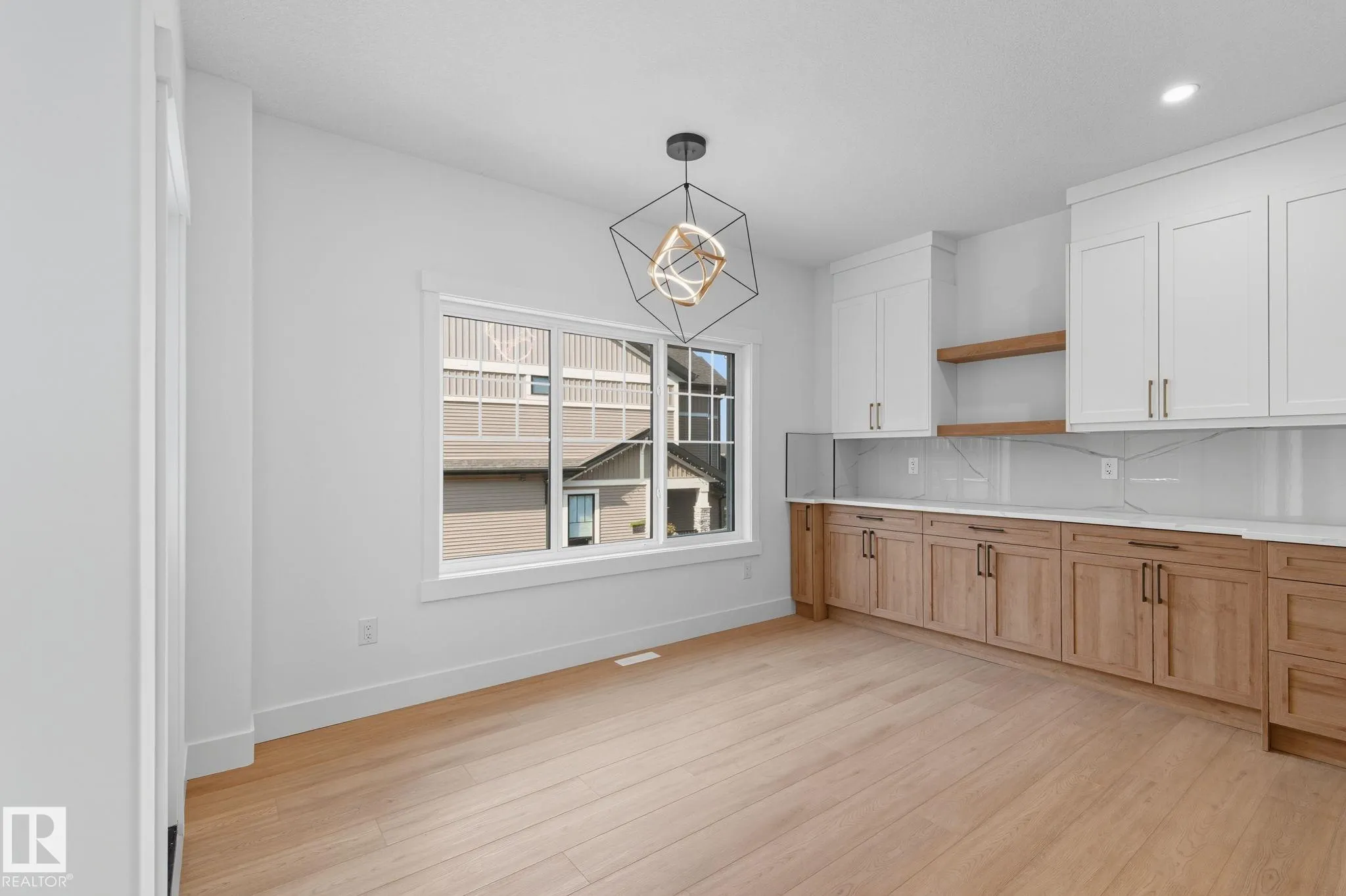 1133 GYRFALCON Crescent