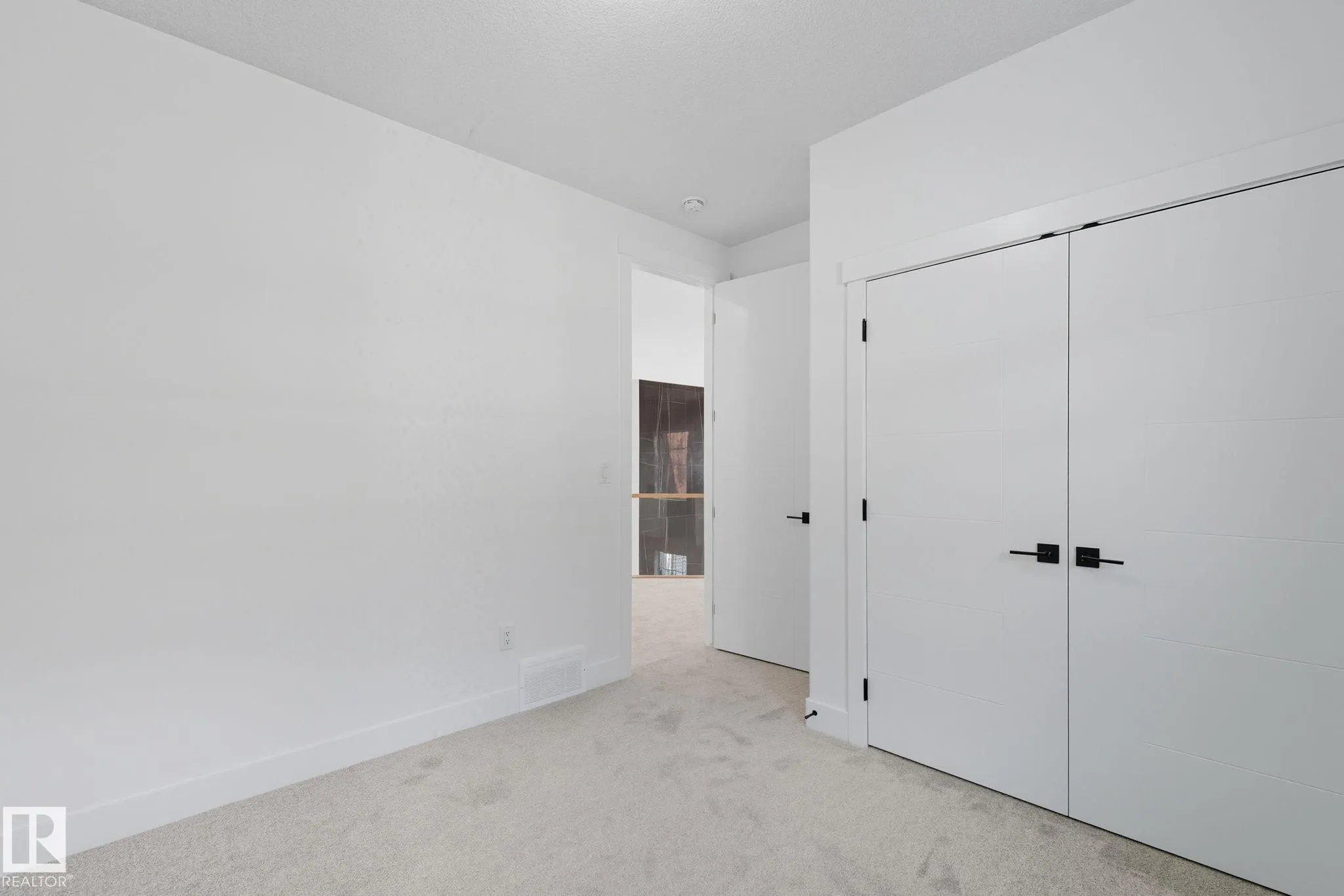 1133 GYRFALCON Crescent