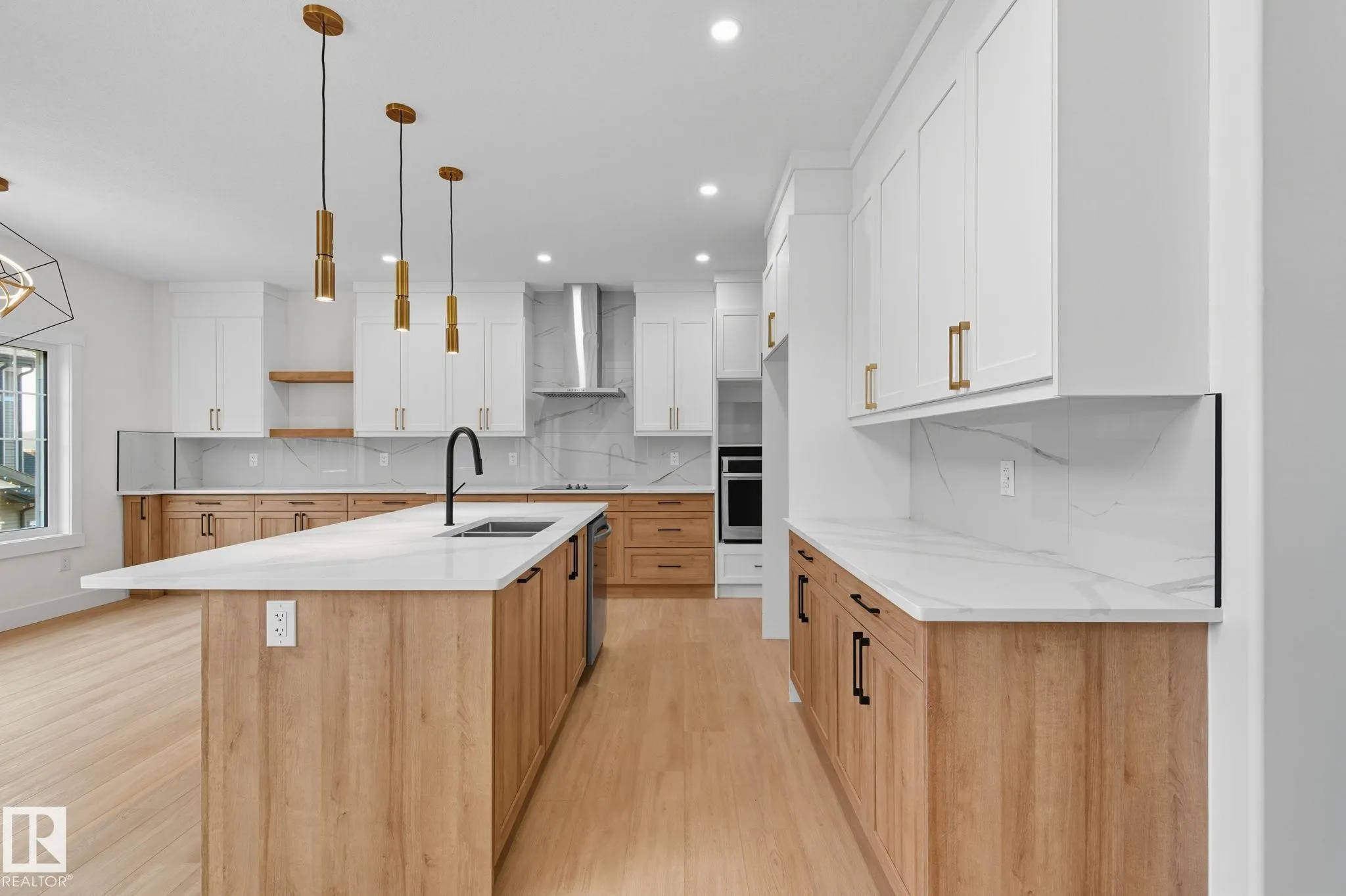 1133 GYRFALCON Crescent