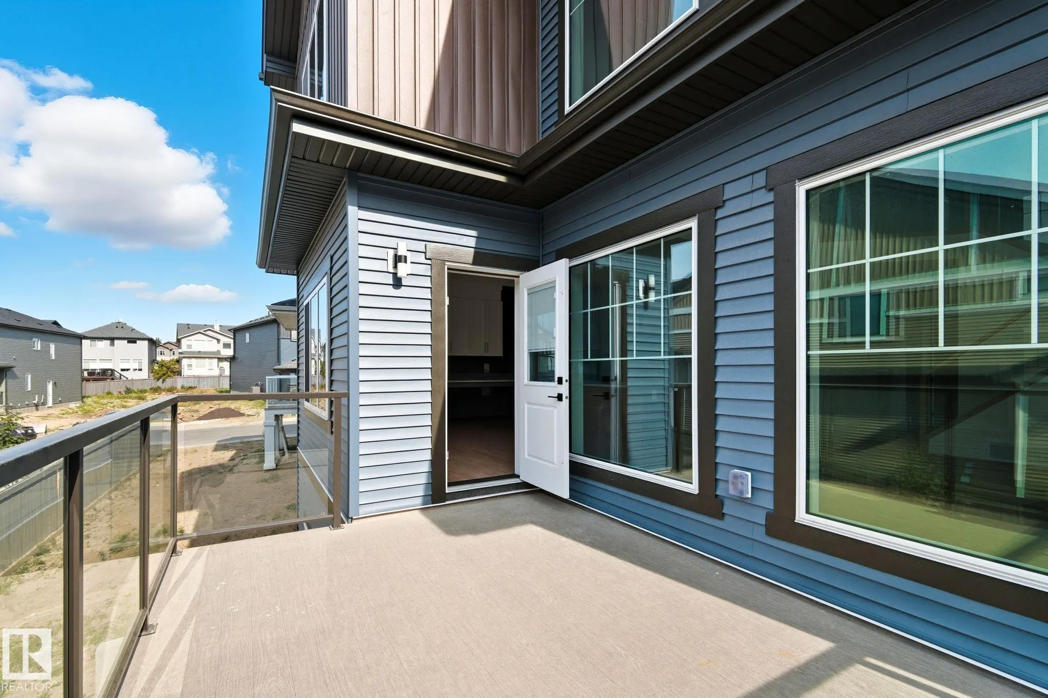 1133 GYRFALCON Crescent