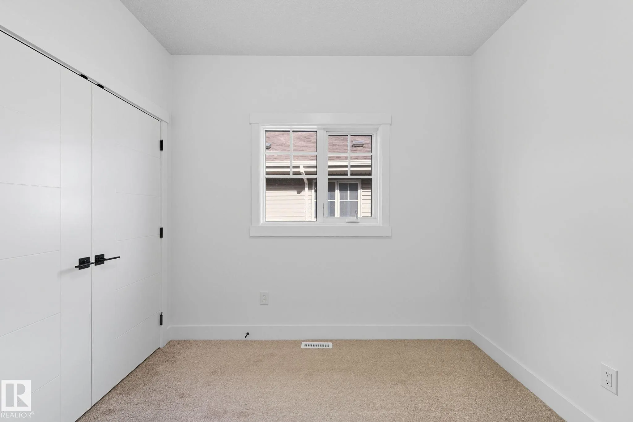 1133 GYRFALCON Crescent