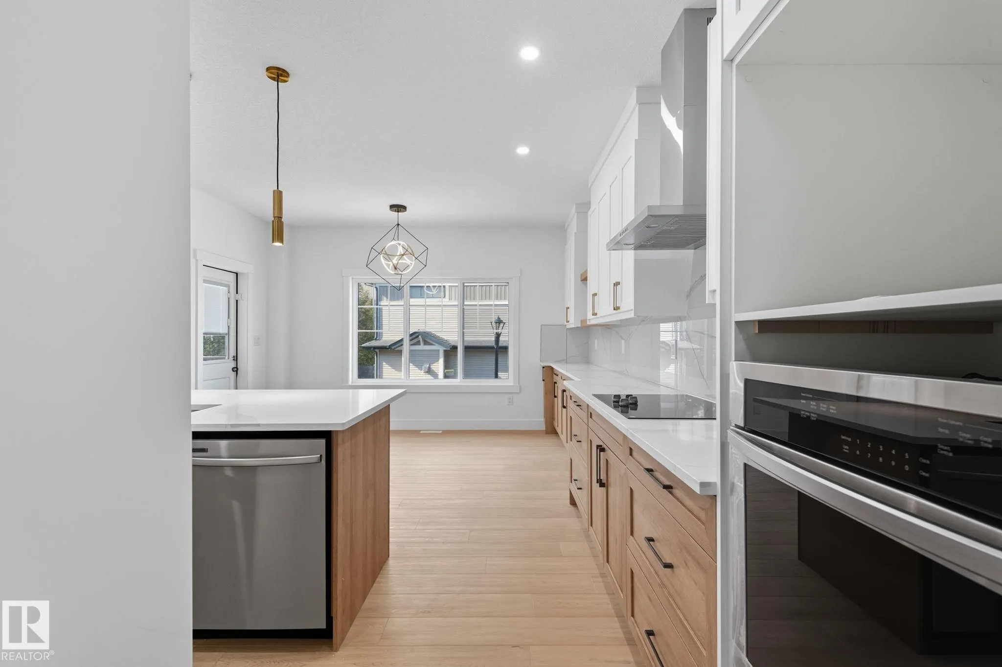 1133 GYRFALCON Crescent