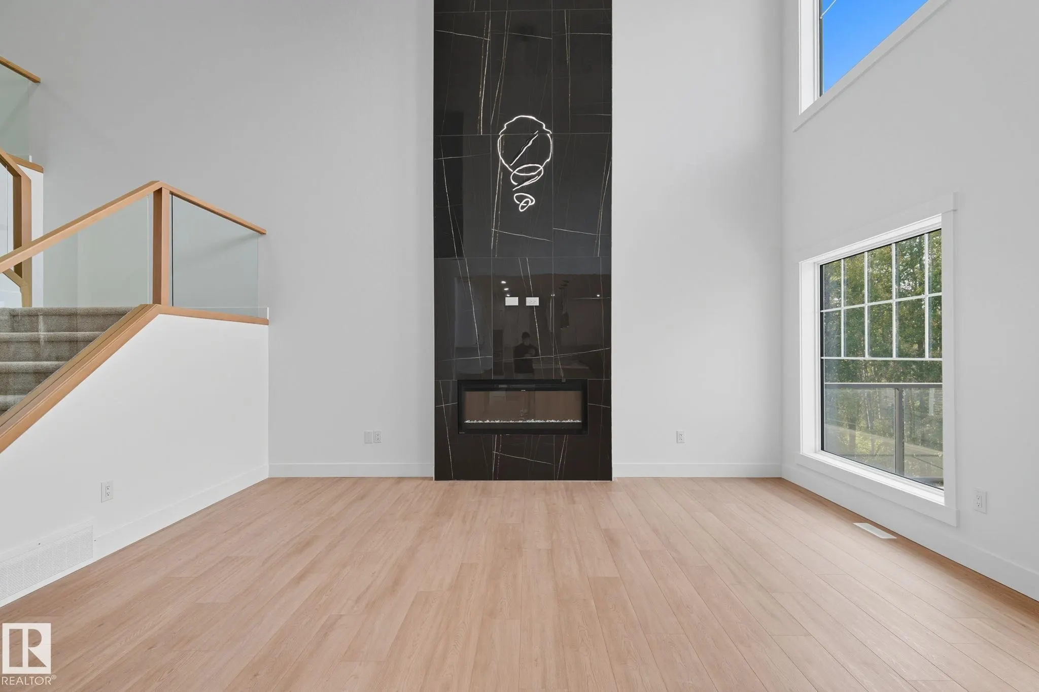 1133 GYRFALCON Crescent