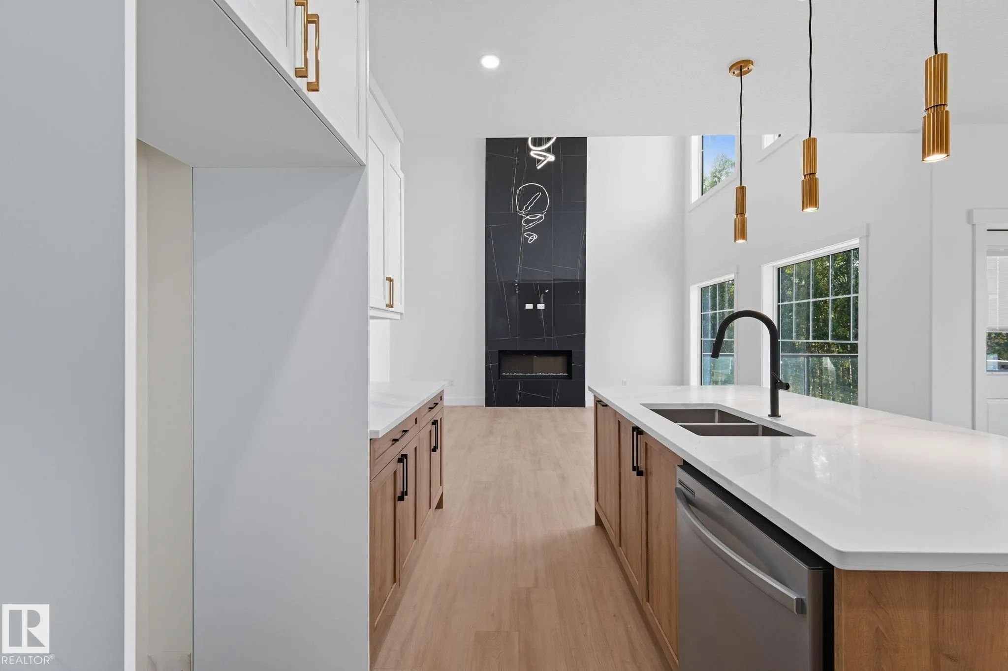 1133 GYRFALCON Crescent