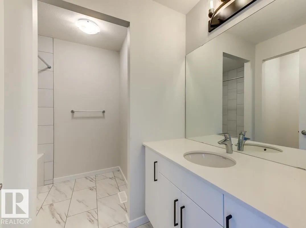 4308 HAWTHORN Landing
