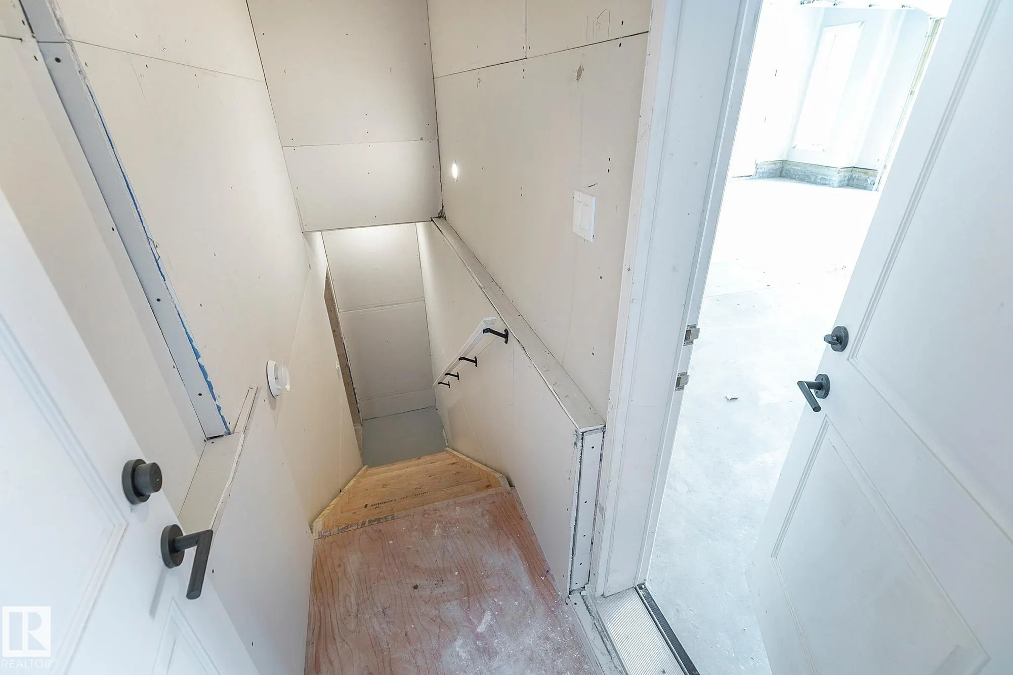 5604 CAUTLEY COVE Cove