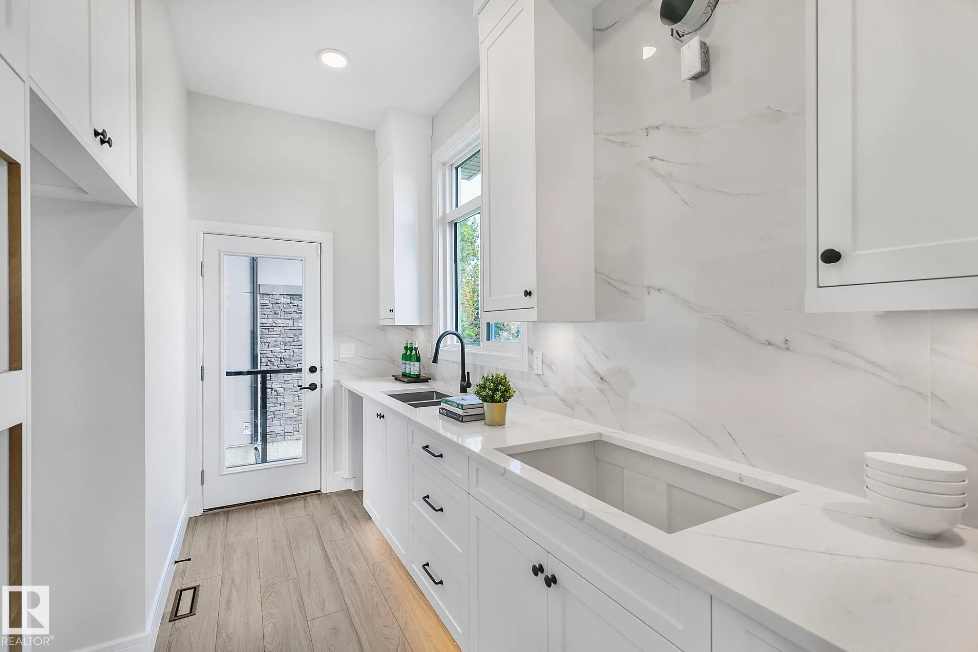 5604 CAUTLEY COVE Cove