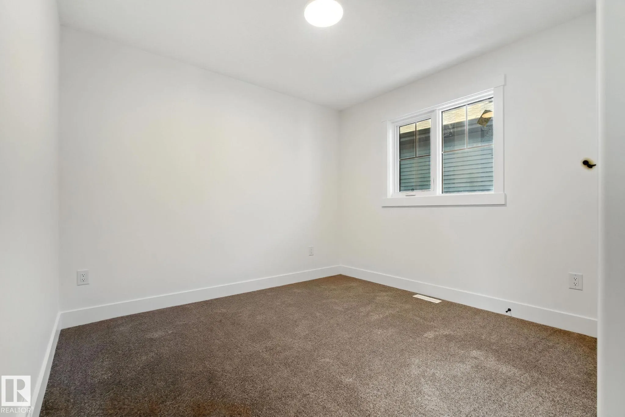 1135 GYRFALCON Crescent