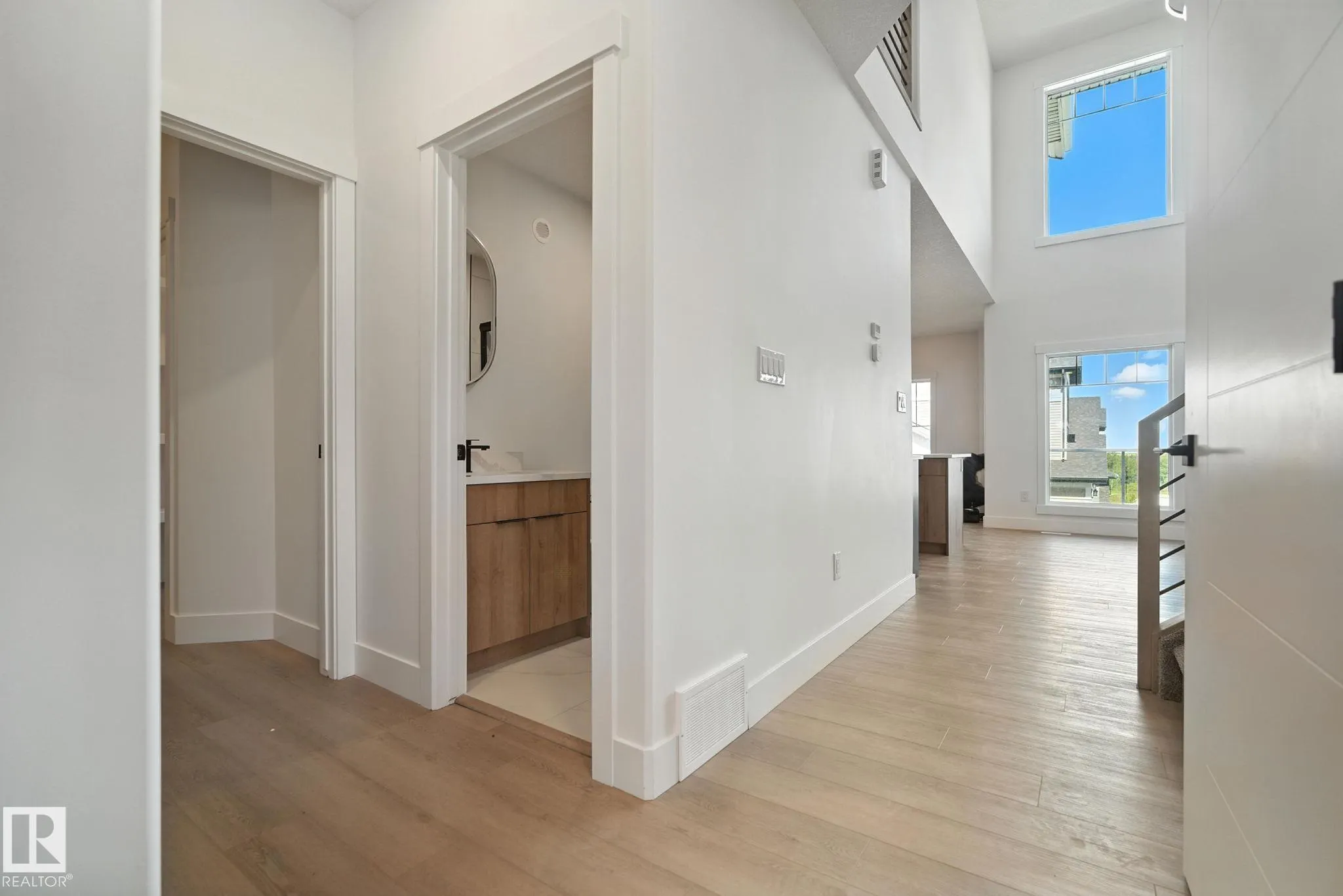 1135 GYRFALCON Crescent