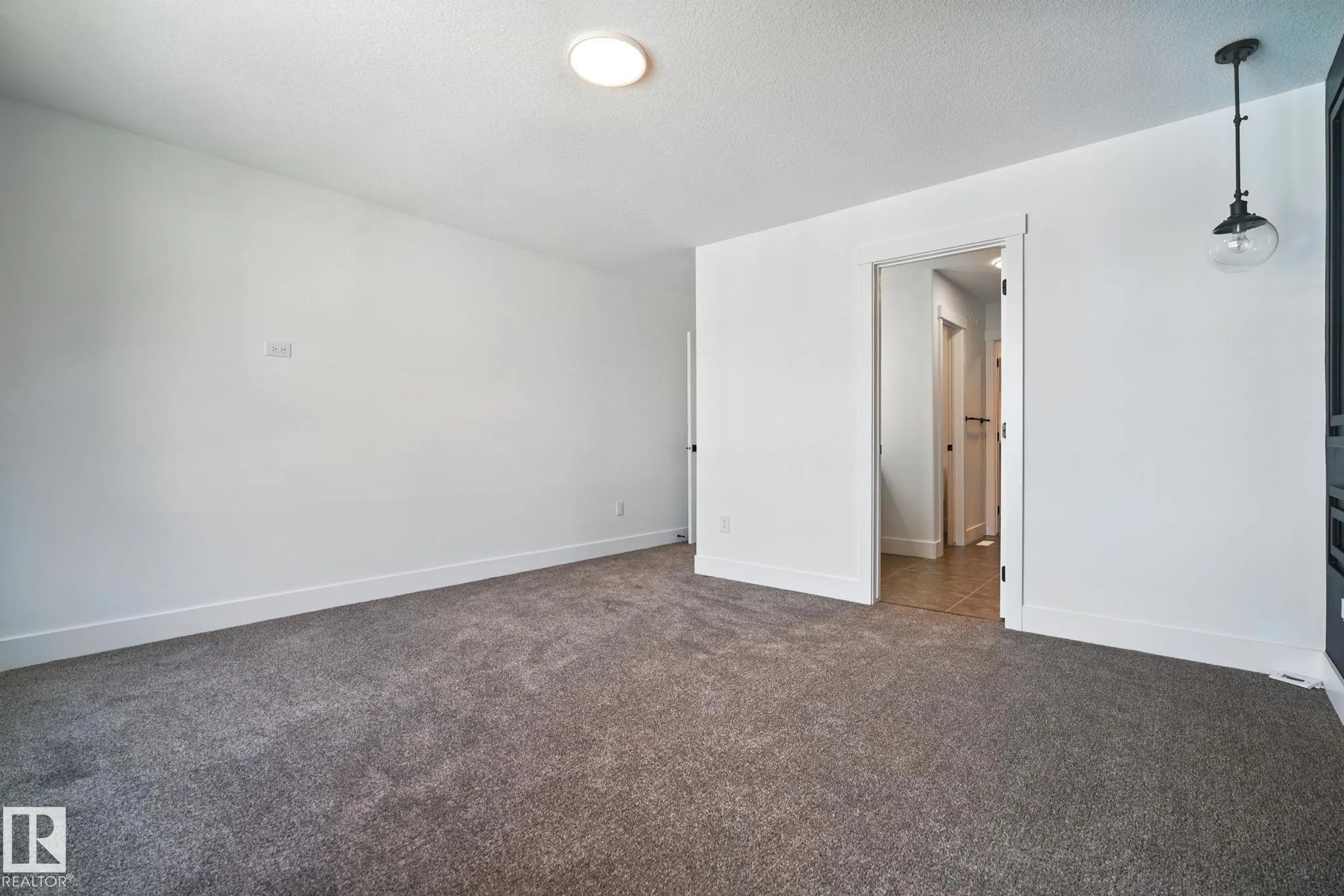 1135 GYRFALCON Crescent
