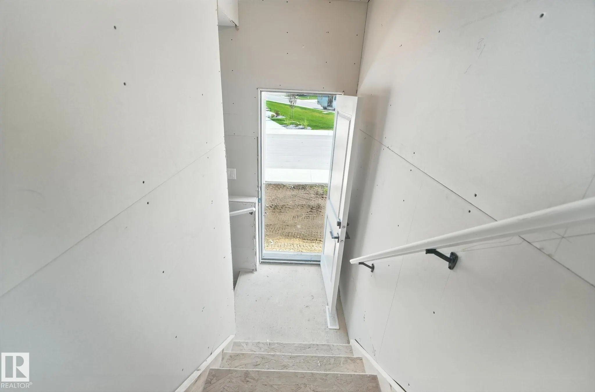 1135 GYRFALCON Crescent