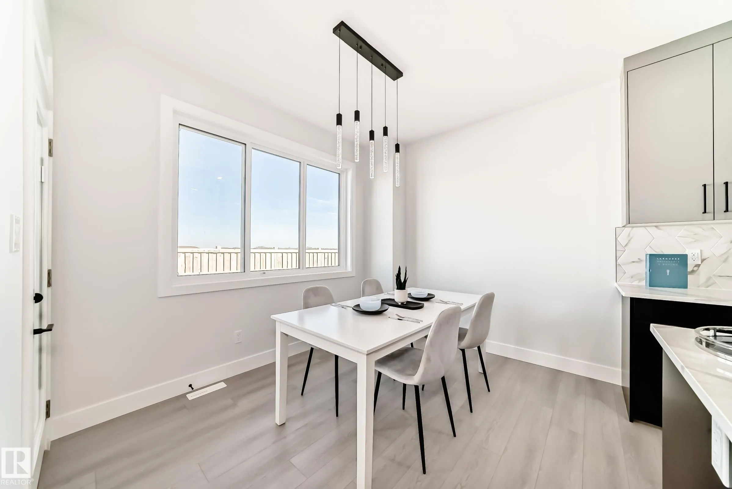 4 Edgefield Way