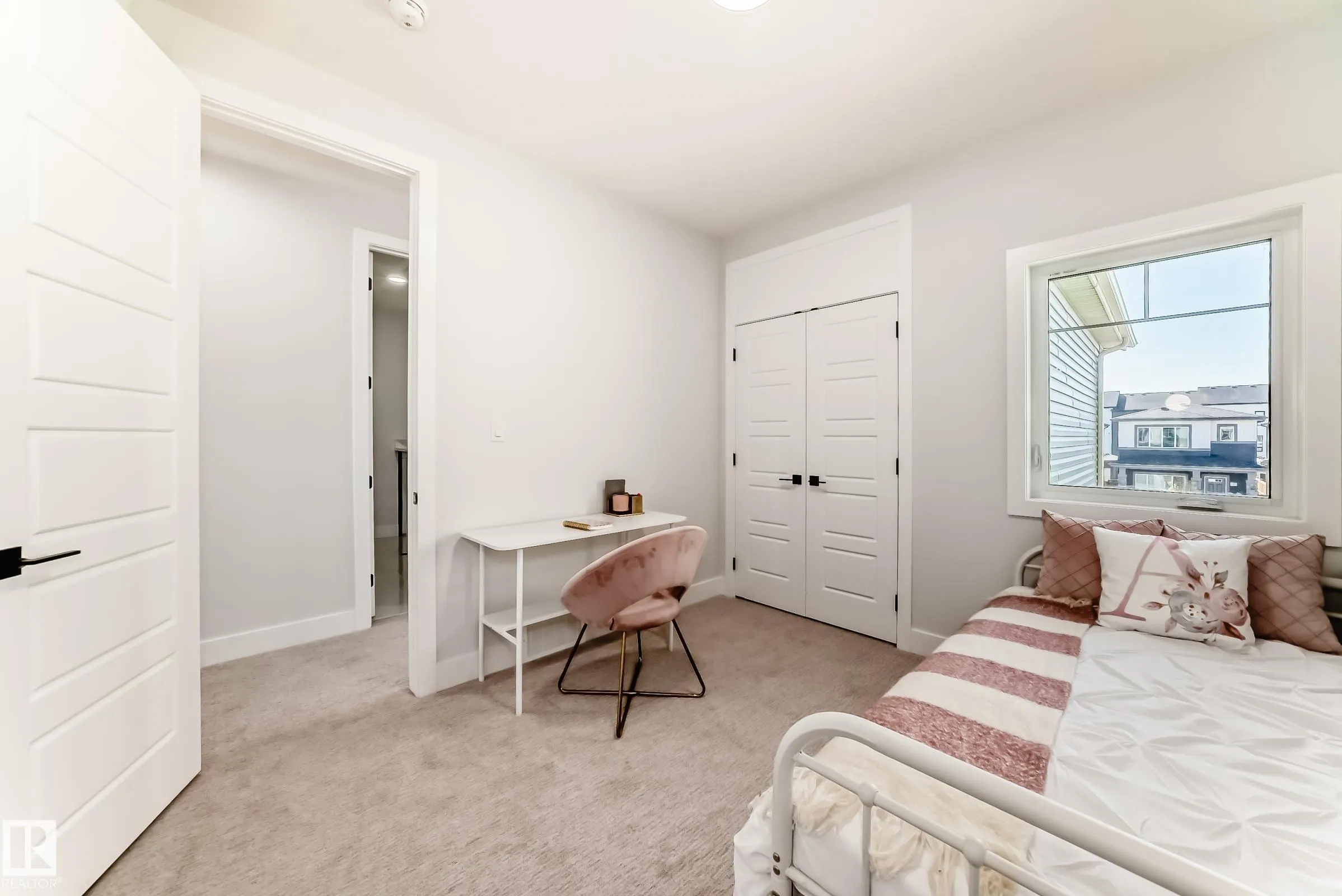 4 Edgefield Way