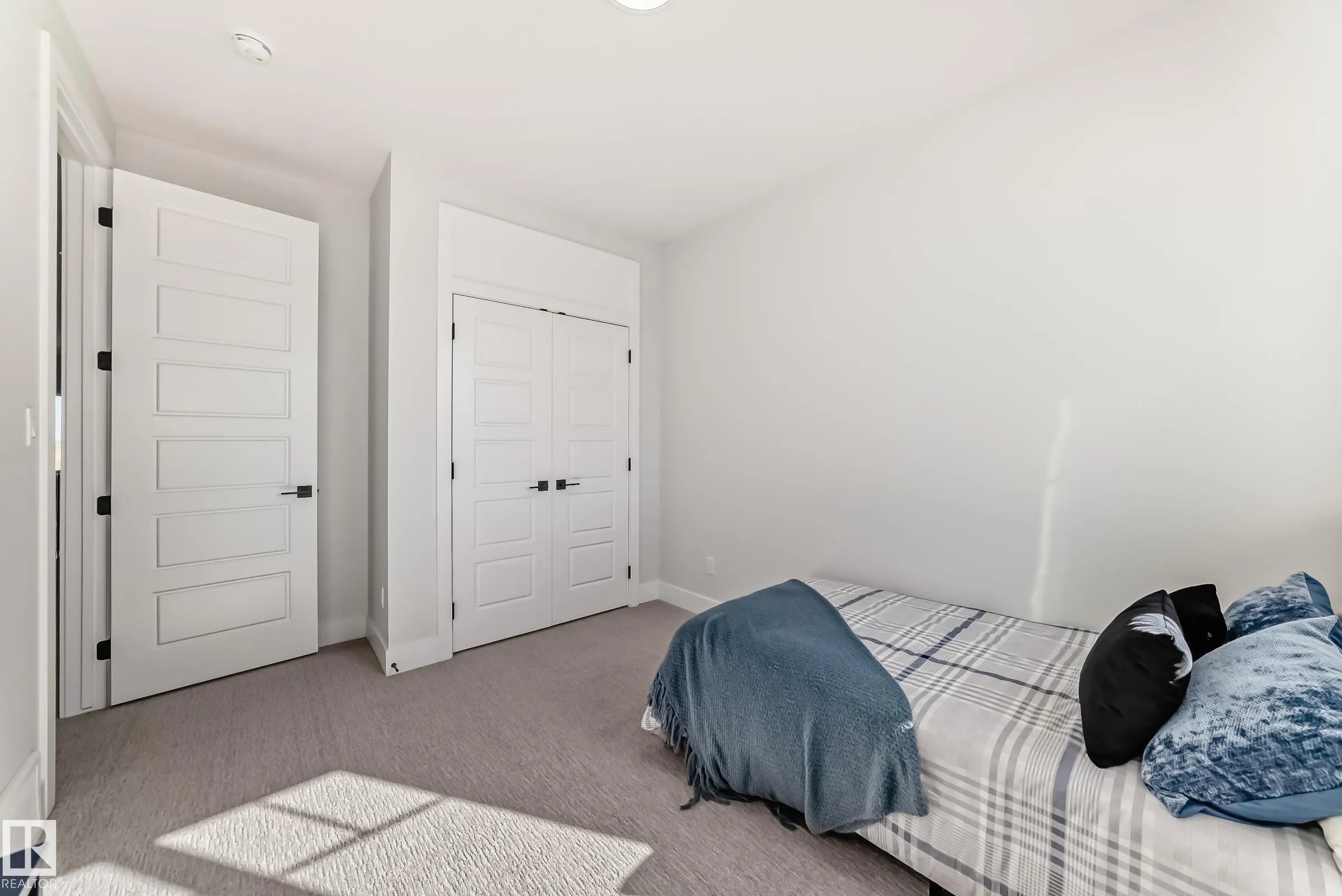 4 Edgefield Way