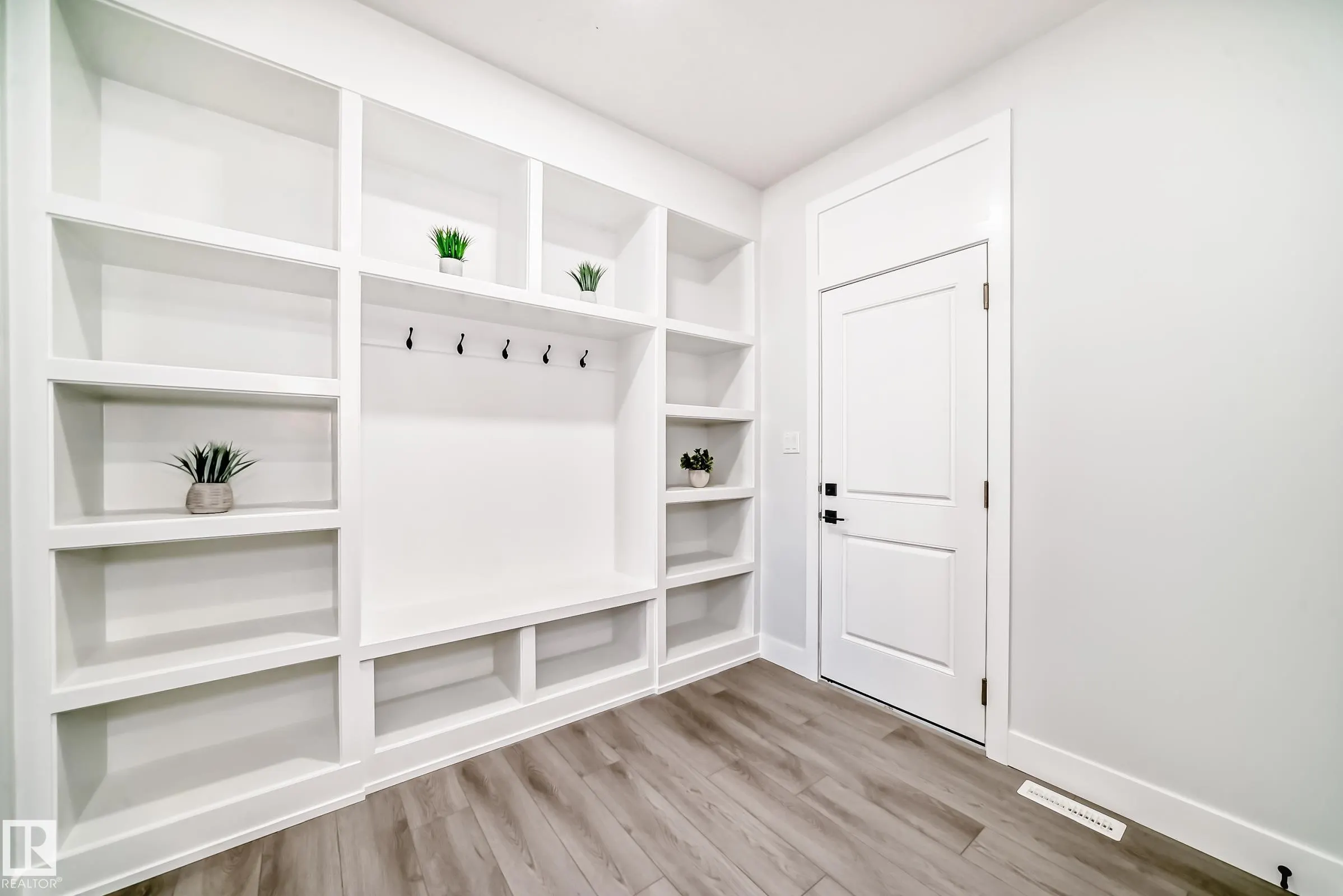 4 Edgefield Way