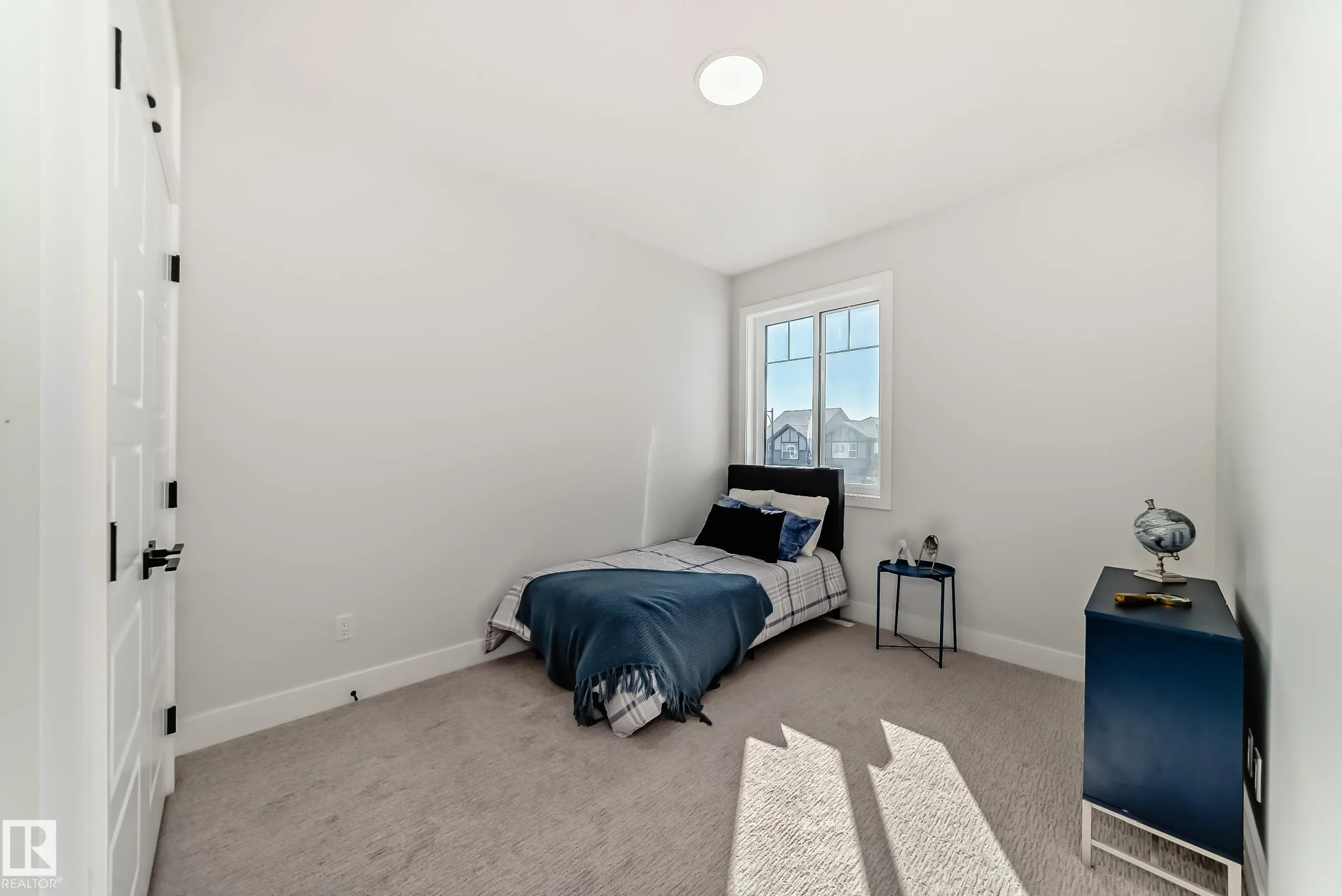 4 Edgefield Way