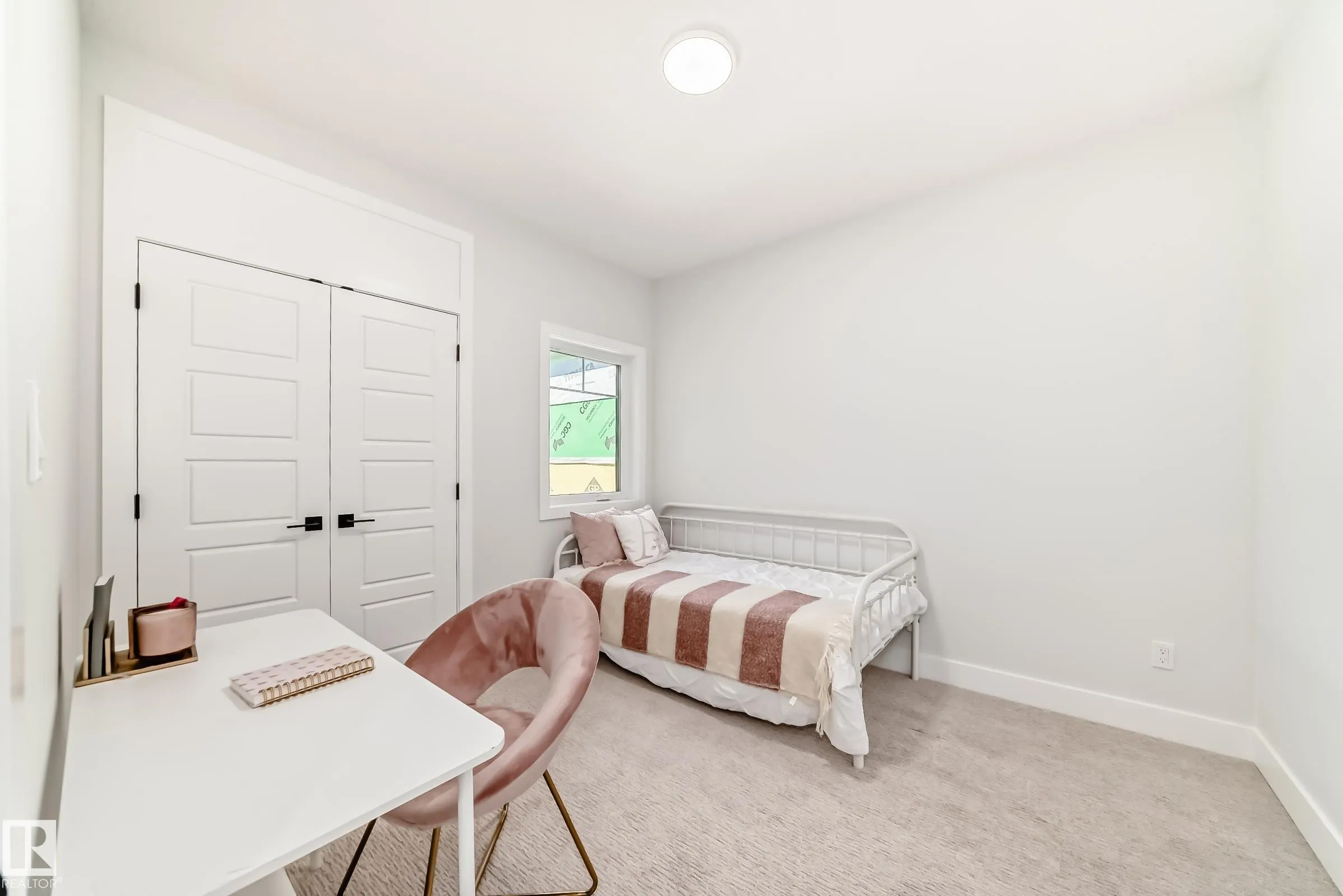 4 Edgefield Way