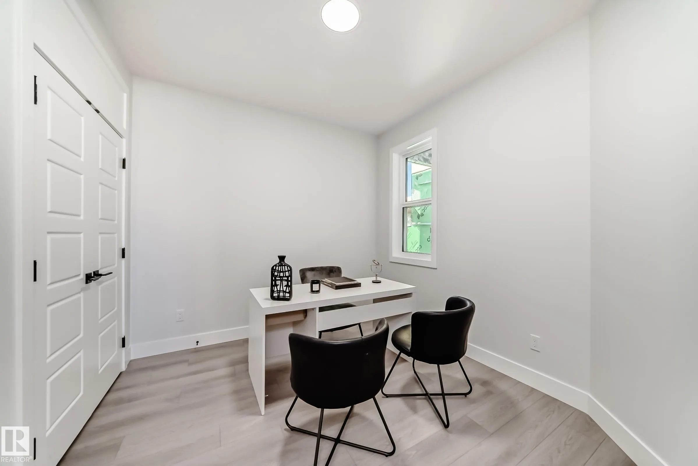 4 Edgefield Way