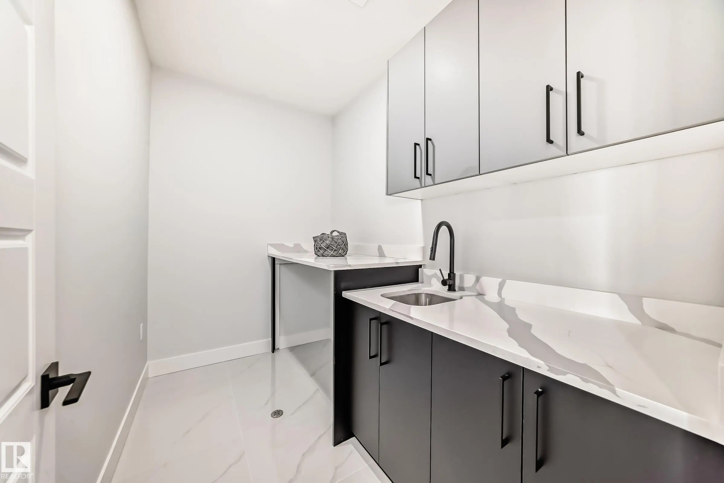 4 Edgefield Way