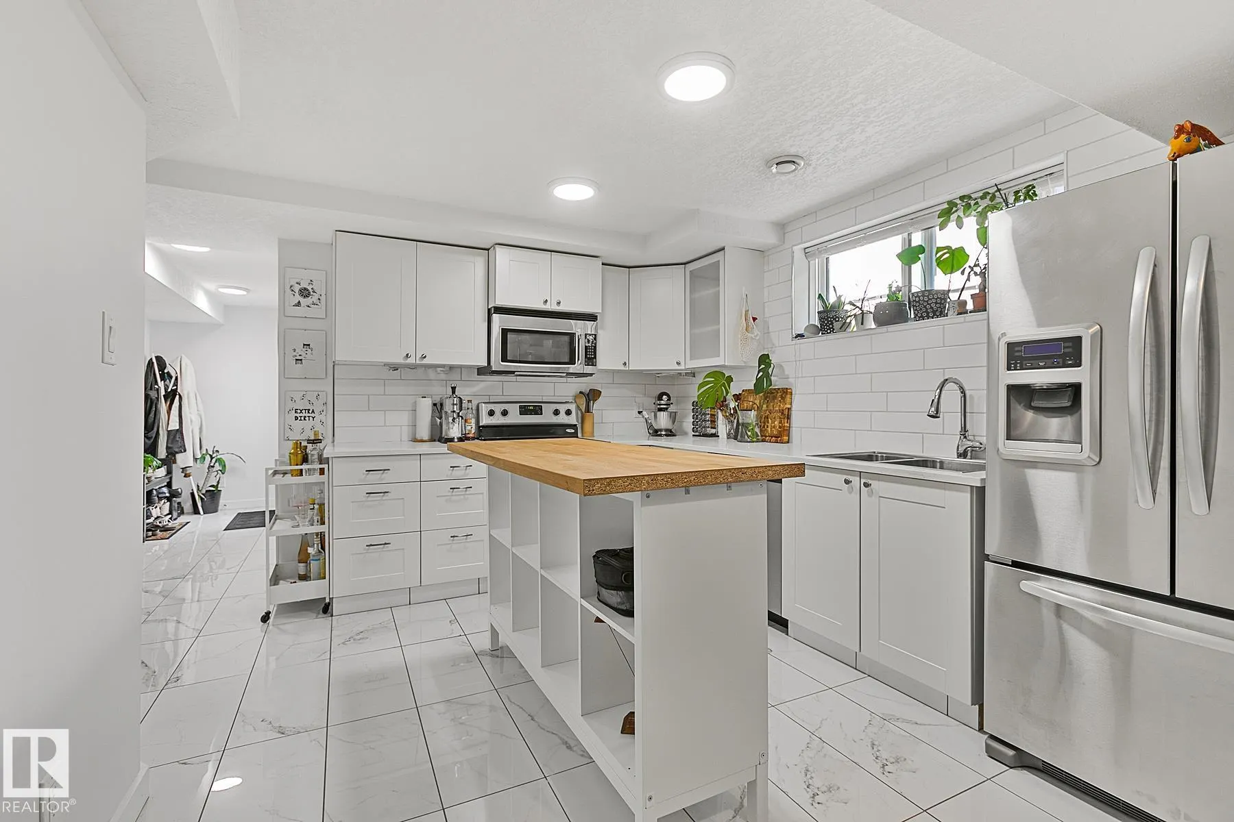 9767 65 Avenue