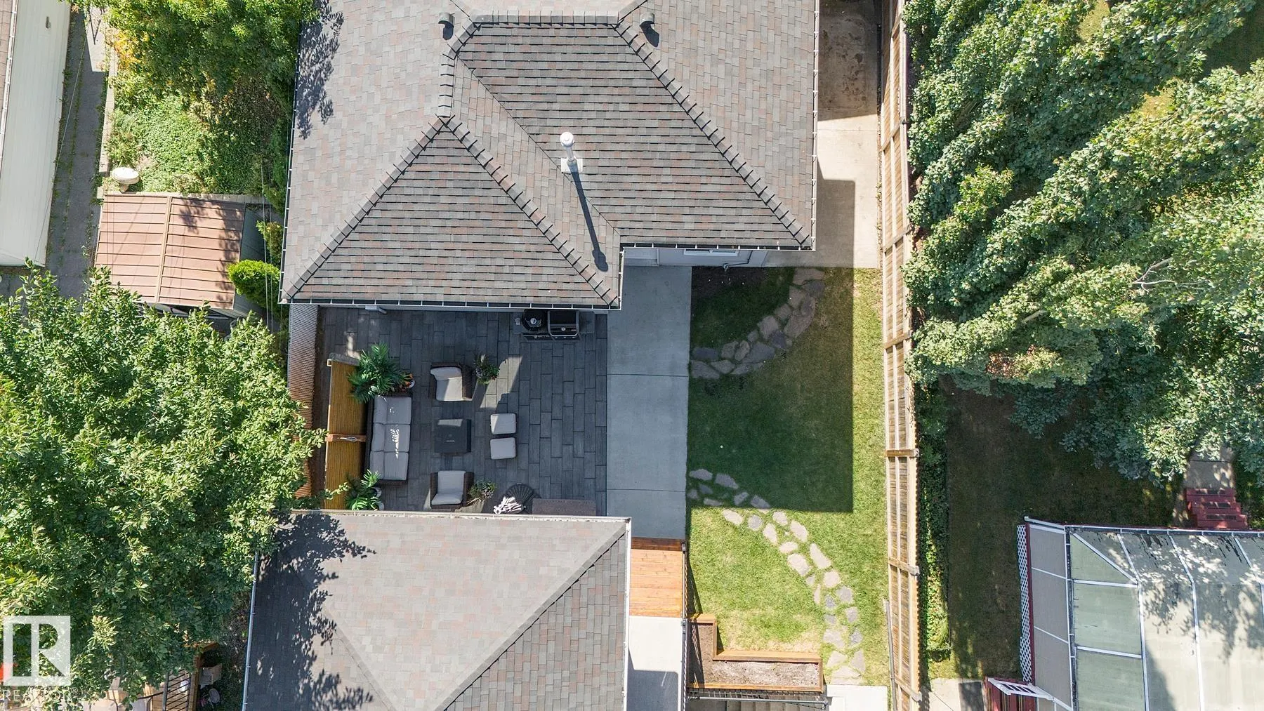 9767 65 Avenue