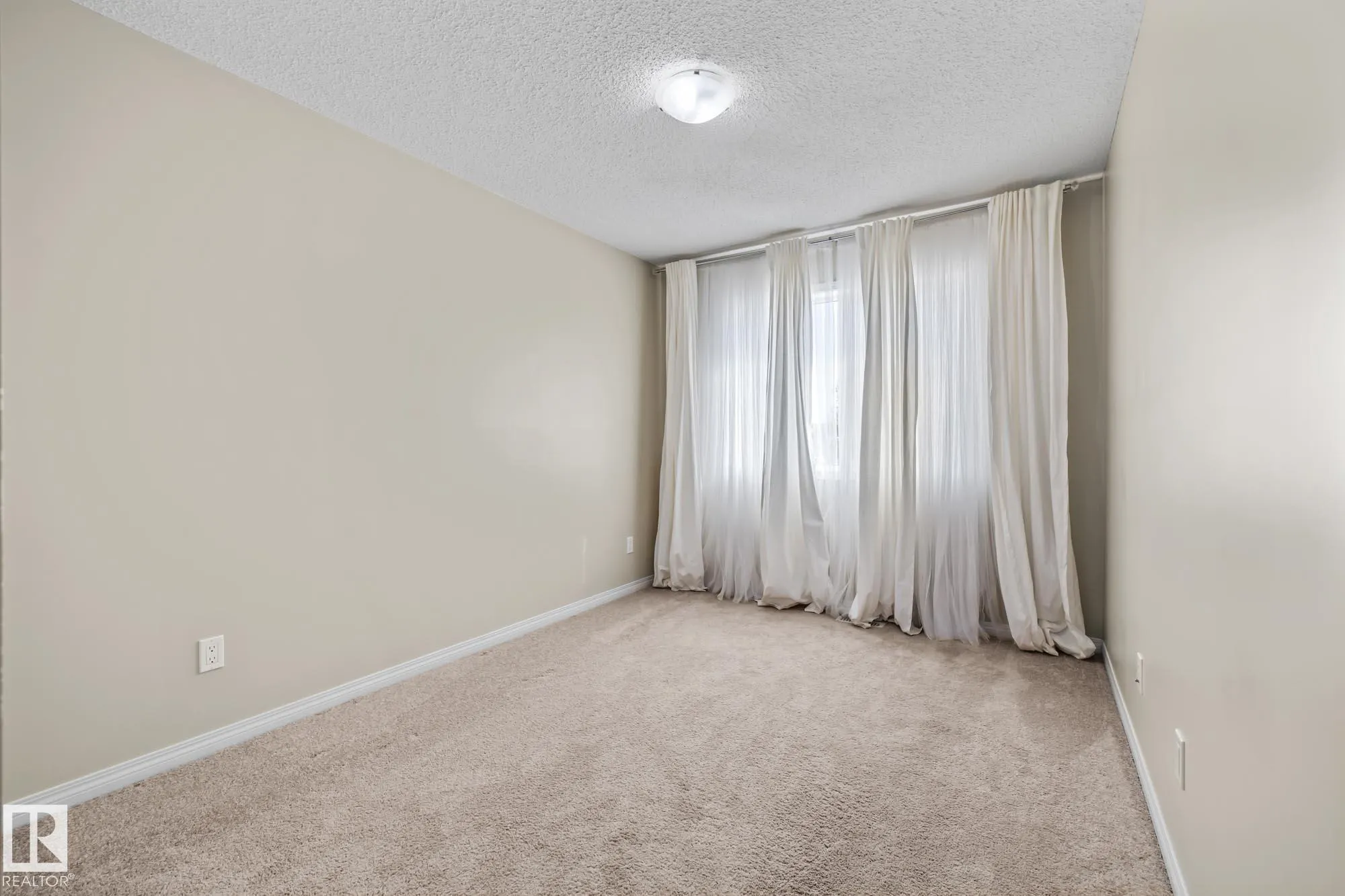 8382 ELLIS Crescent
