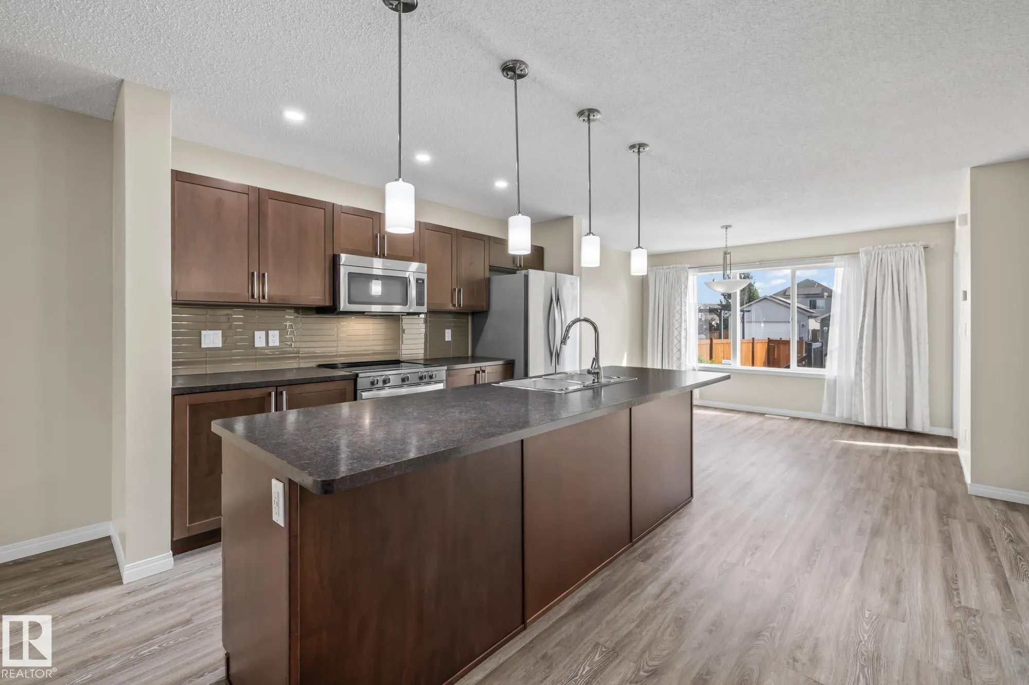 8382 ELLIS Crescent