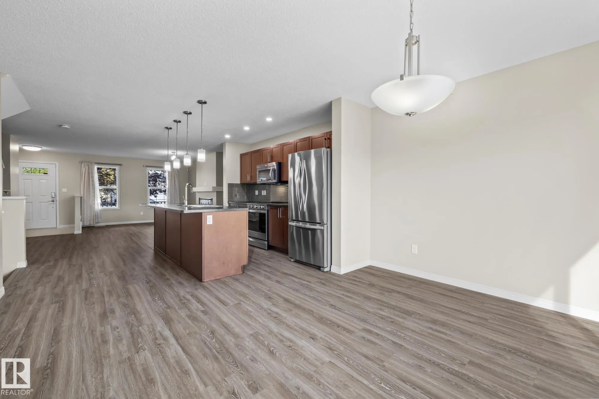 8382 ELLIS Crescent