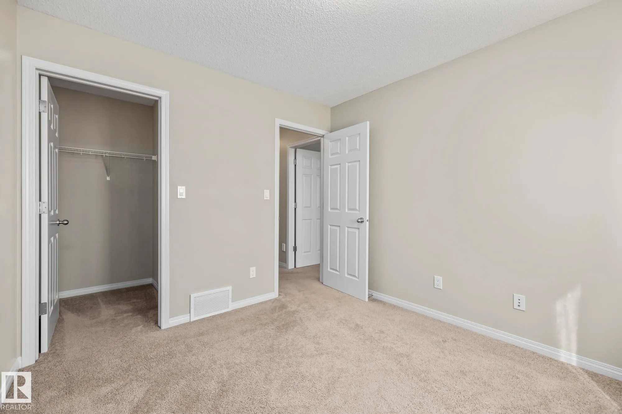 8382 ELLIS Crescent