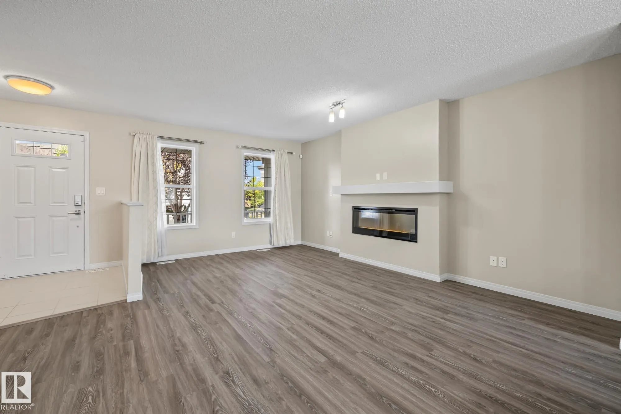 8382 ELLIS Crescent