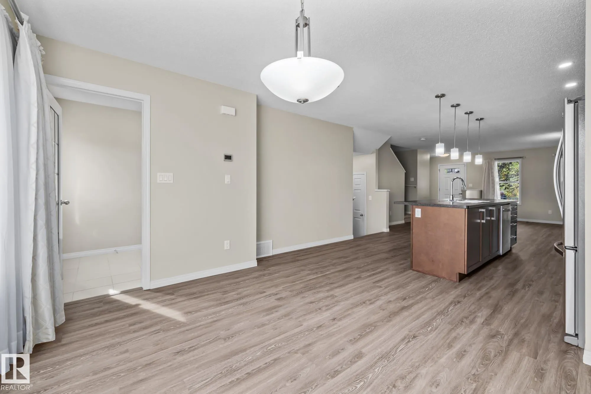 8382 ELLIS Crescent