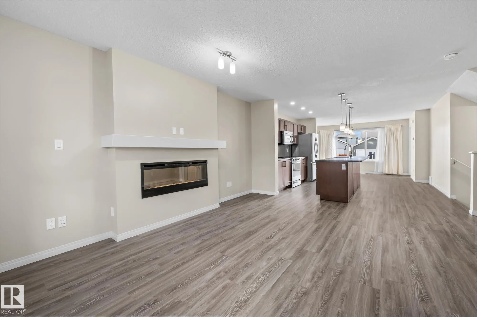 8382 ELLIS Crescent