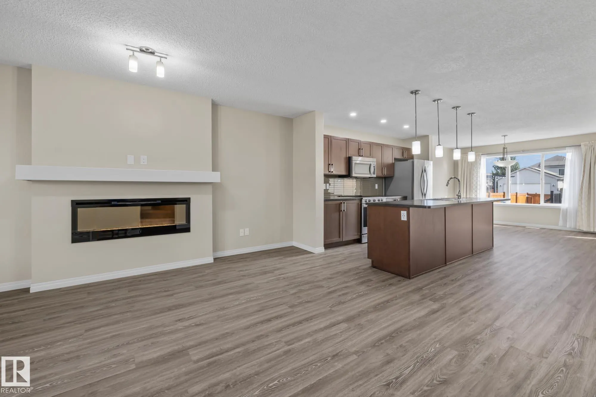 8382 ELLIS Crescent