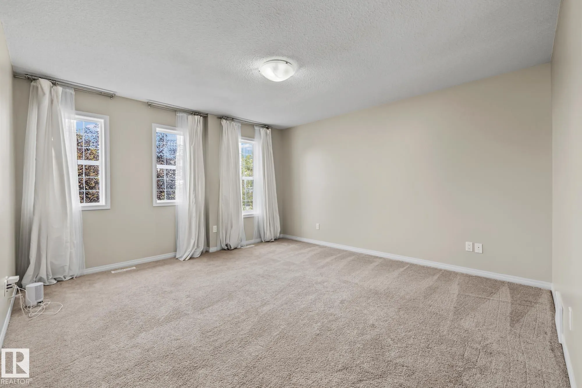 8382 ELLIS Crescent